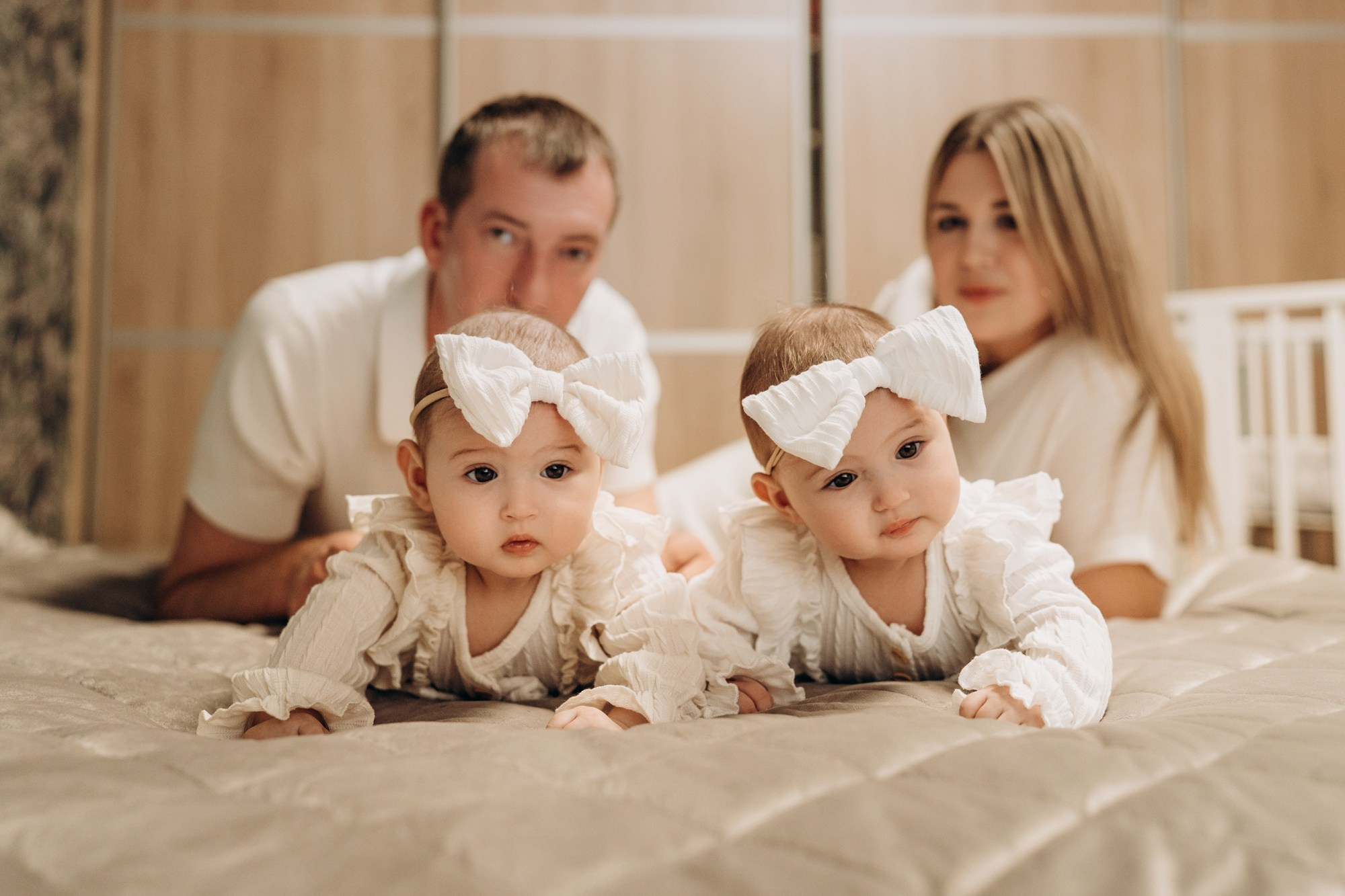 Семейная фотосессия с двойняшками в квартире. Свадебный и репортажный фотограф в Ярославле Евгений Сальников
