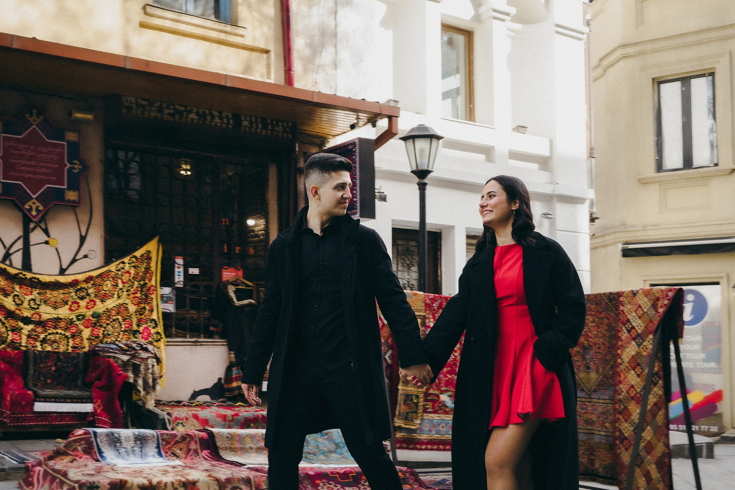 Девушка в красном