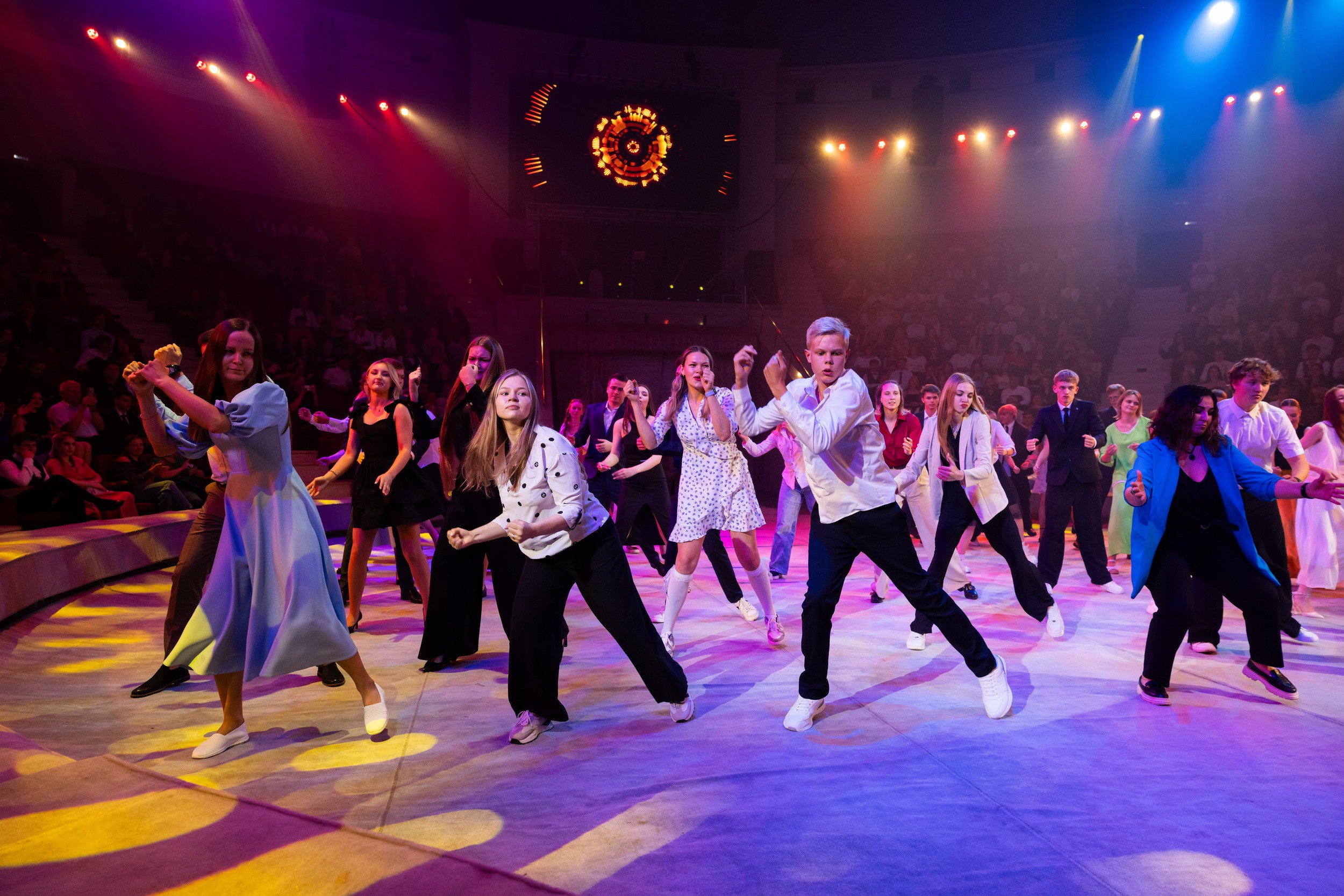 Городской бал выпускников (24 июня 2025). Репортажный фотограф Алексей Пирязев