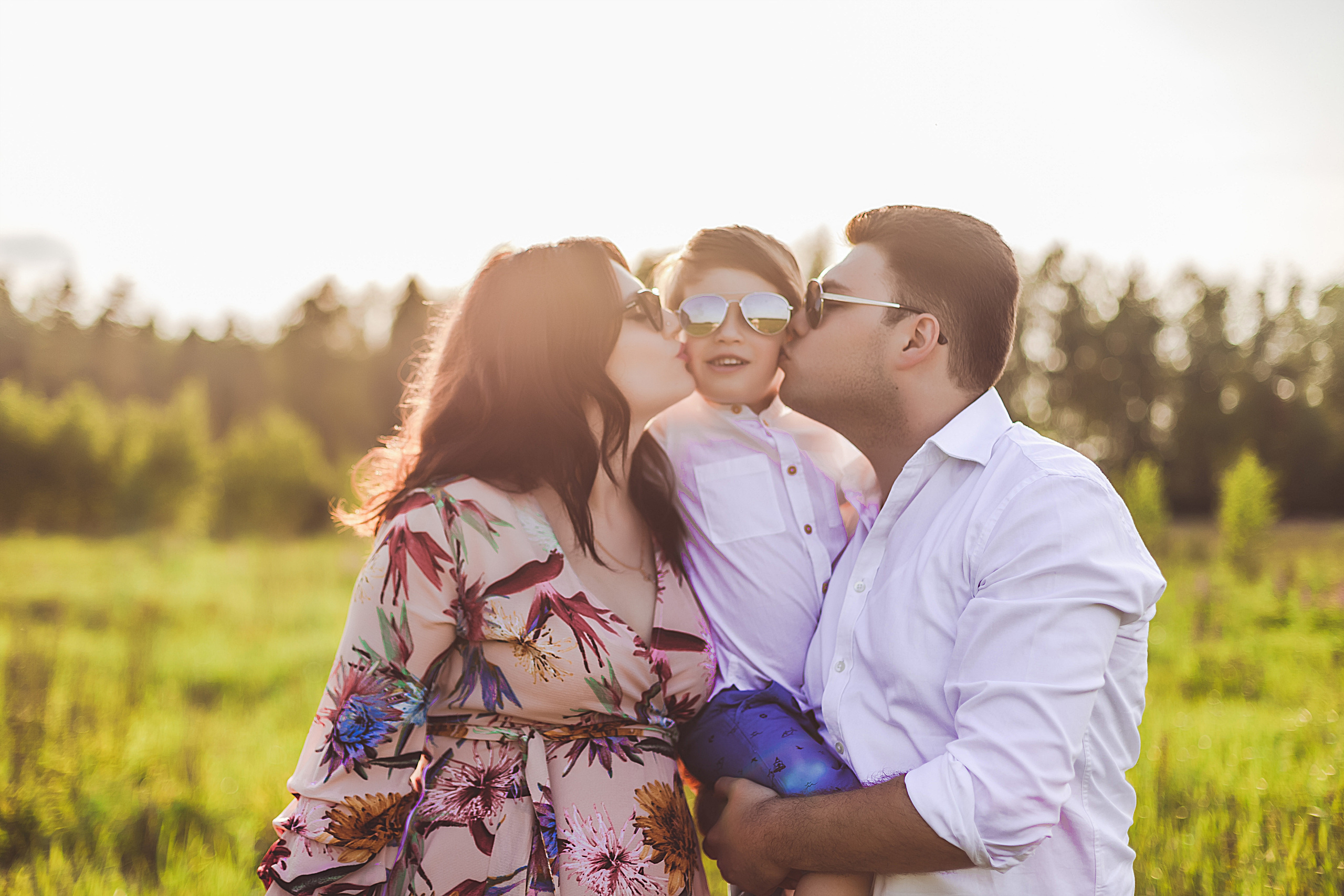 Семейная фотосессия в поле. Свадебный фотограф в Москве