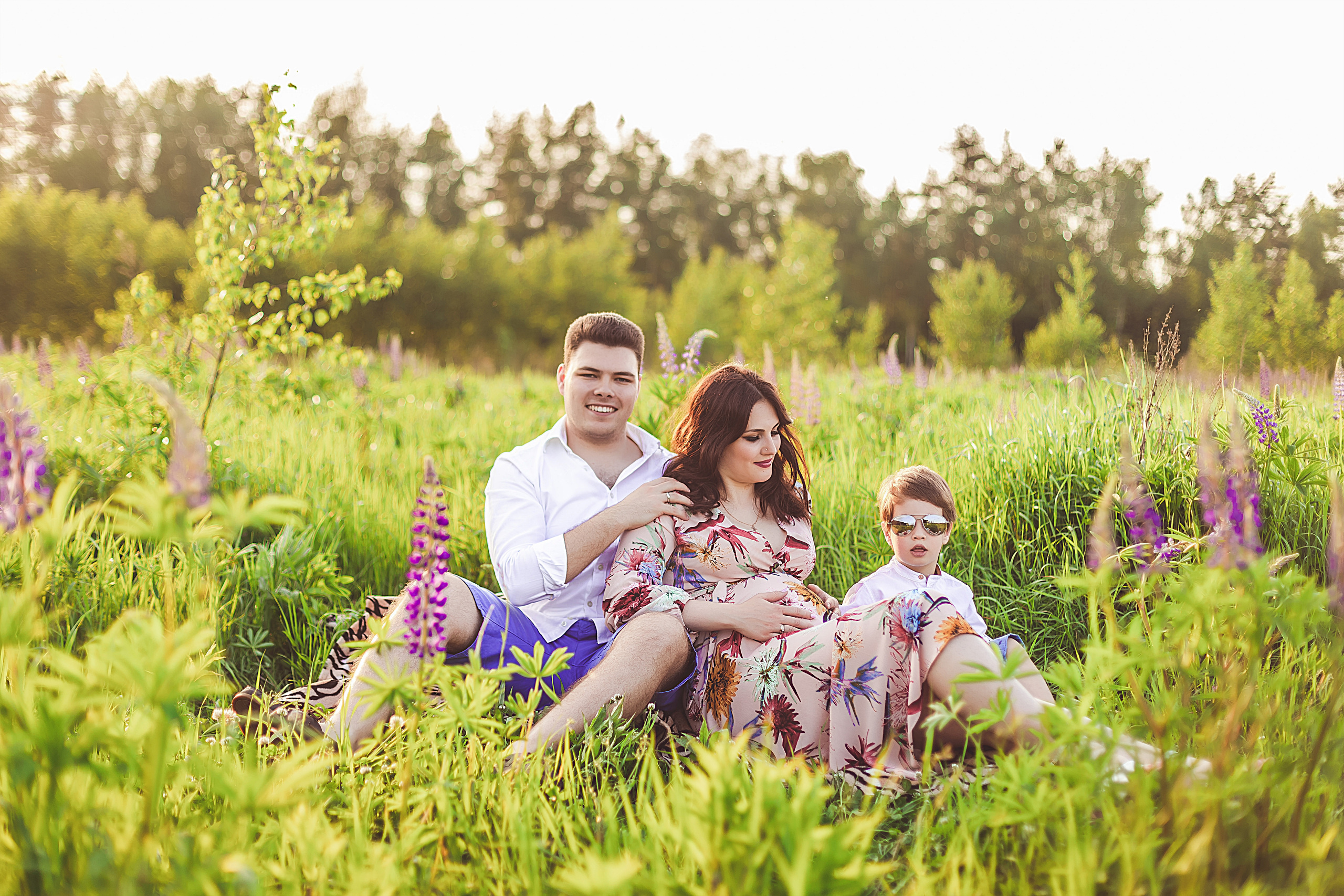 Семейная фотосессия в поле. Свадебный фотограф в Москве
