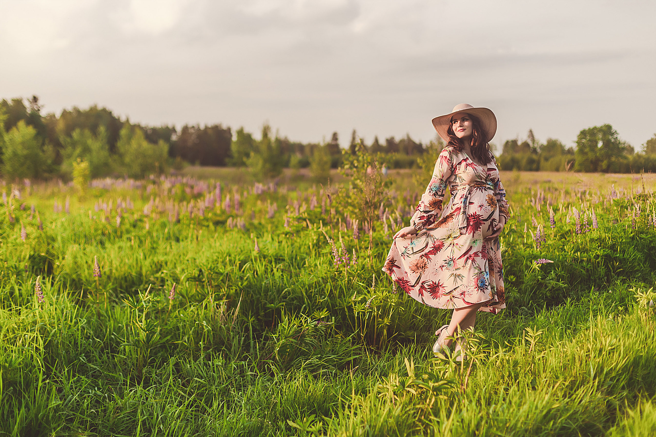 Семейная фотосессия в поле. Свадебный фотограф в Москве