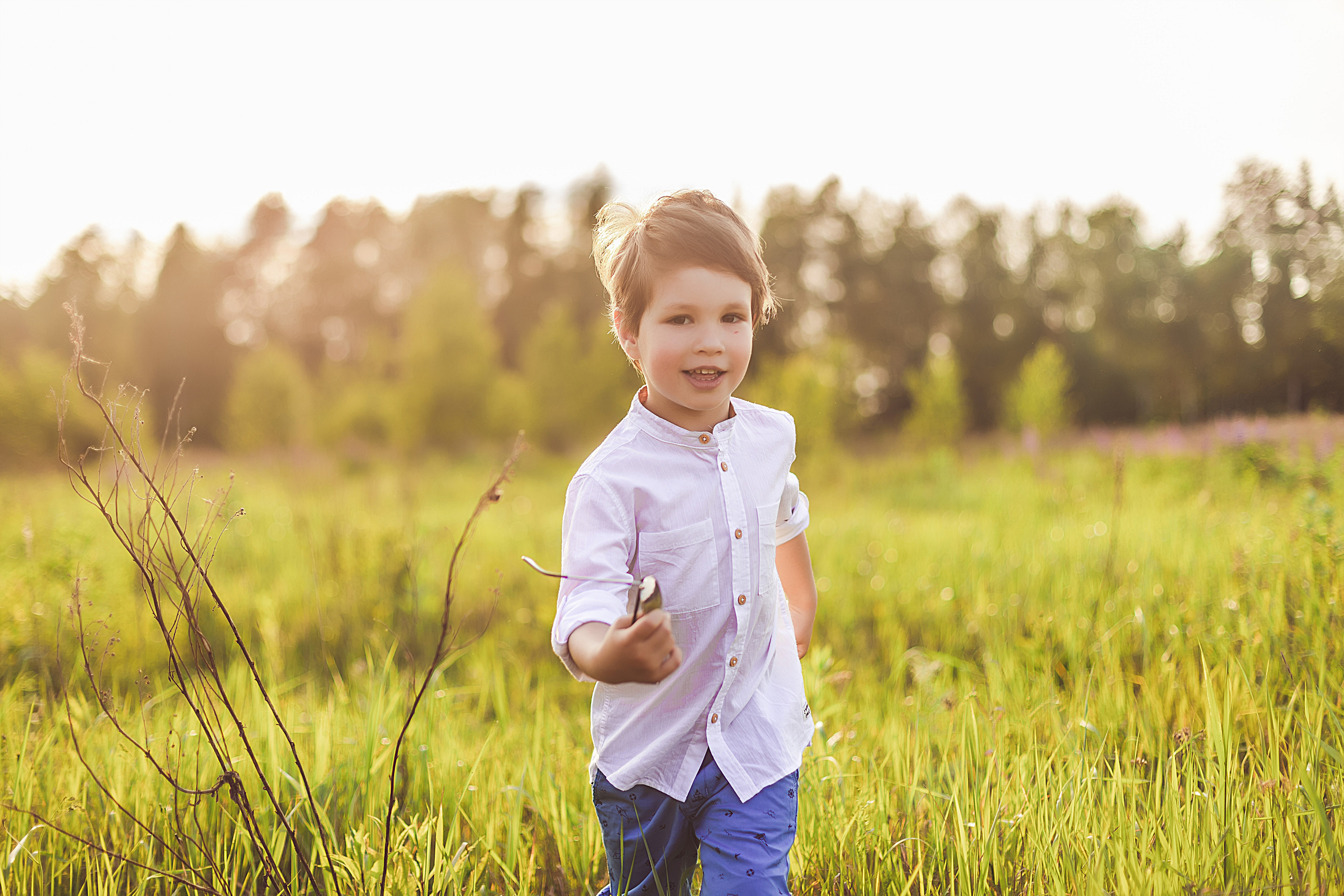 Семейная фотосессия в поле. Свадебный фотограф в Москве