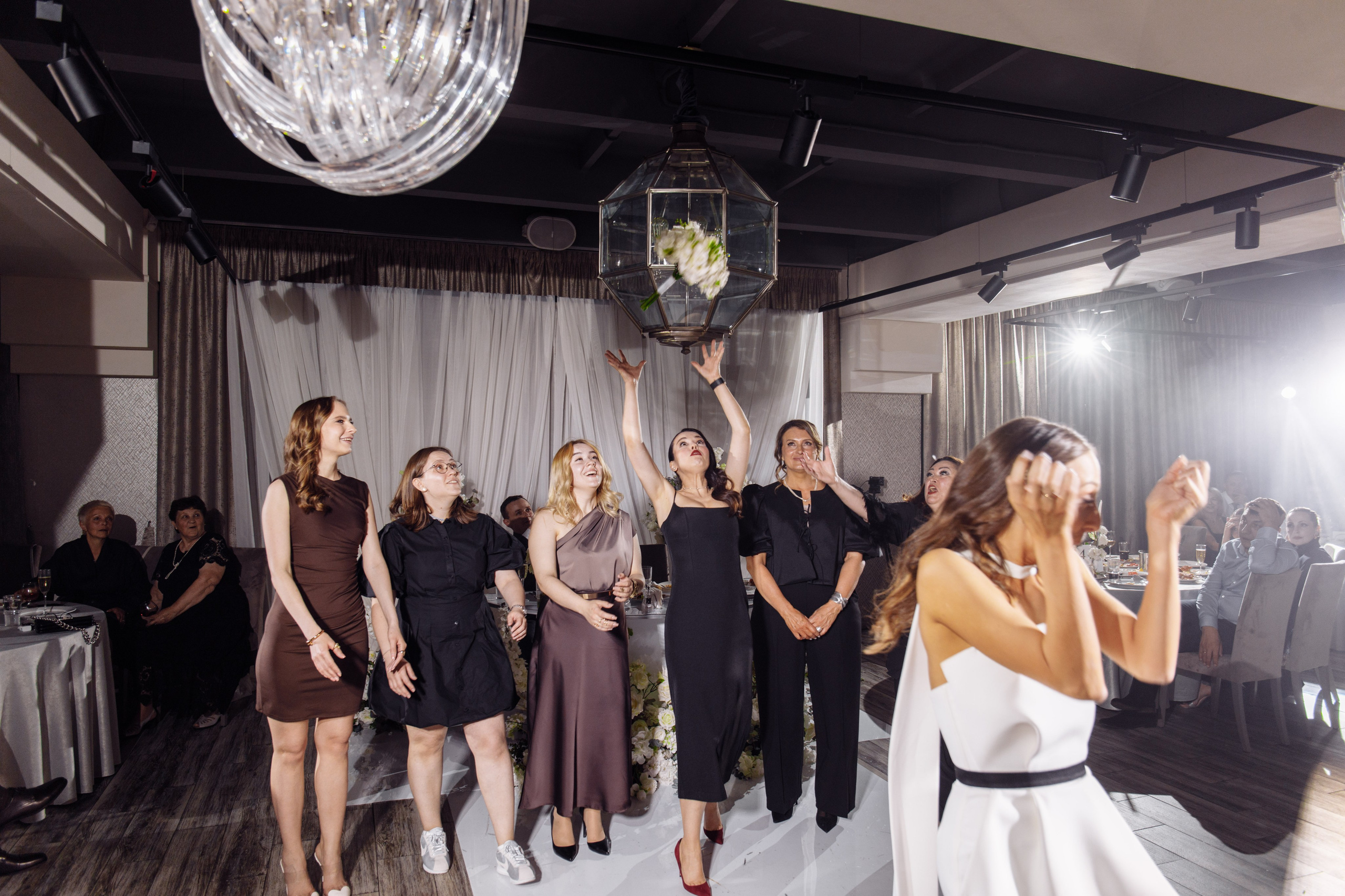 Свадебная фотосессия красивый банкет. Свадебный фотограф в Екатеринбурге Илья Корсаков