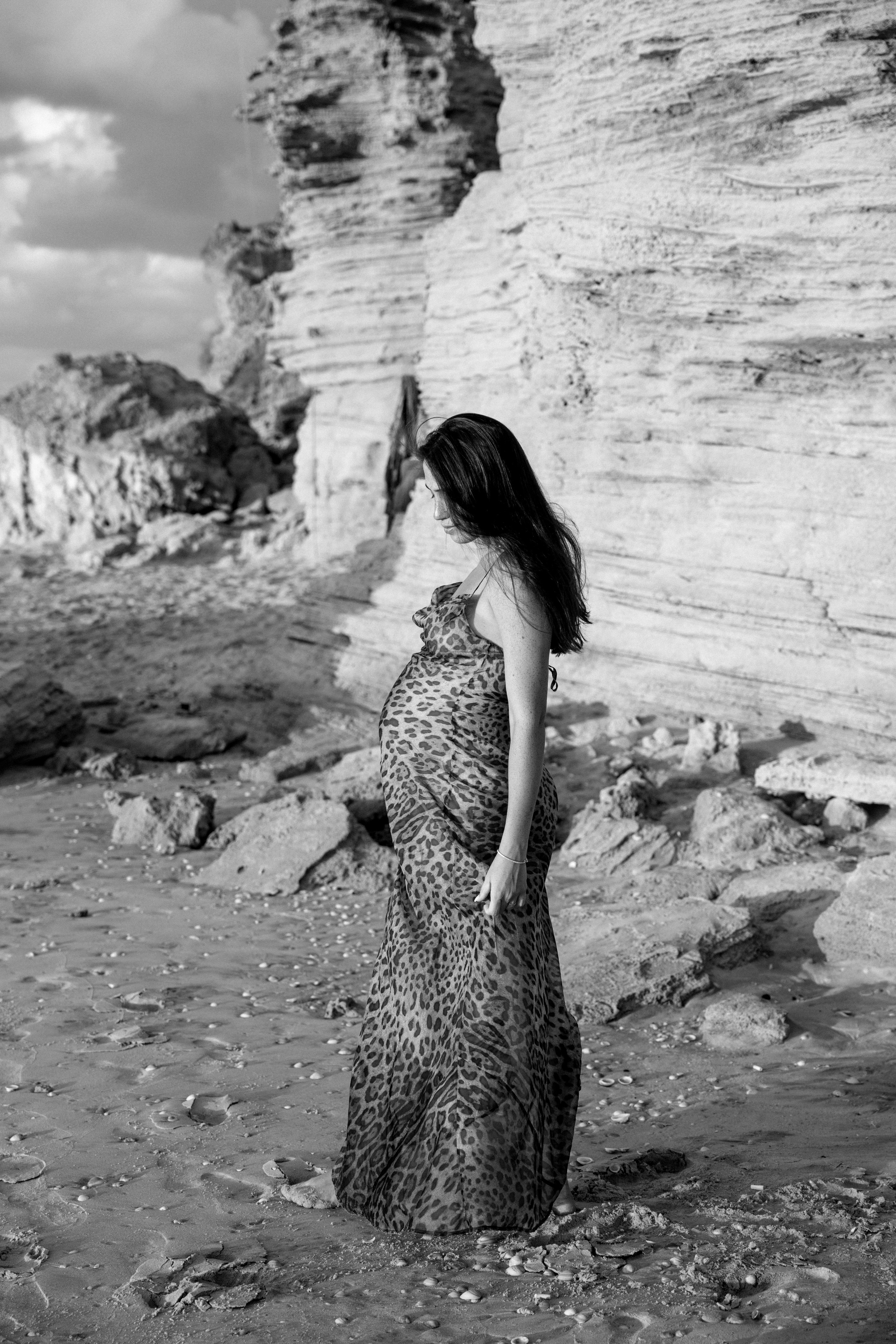 Pregnancy photoshoot near the sea. Wedding and family photographer