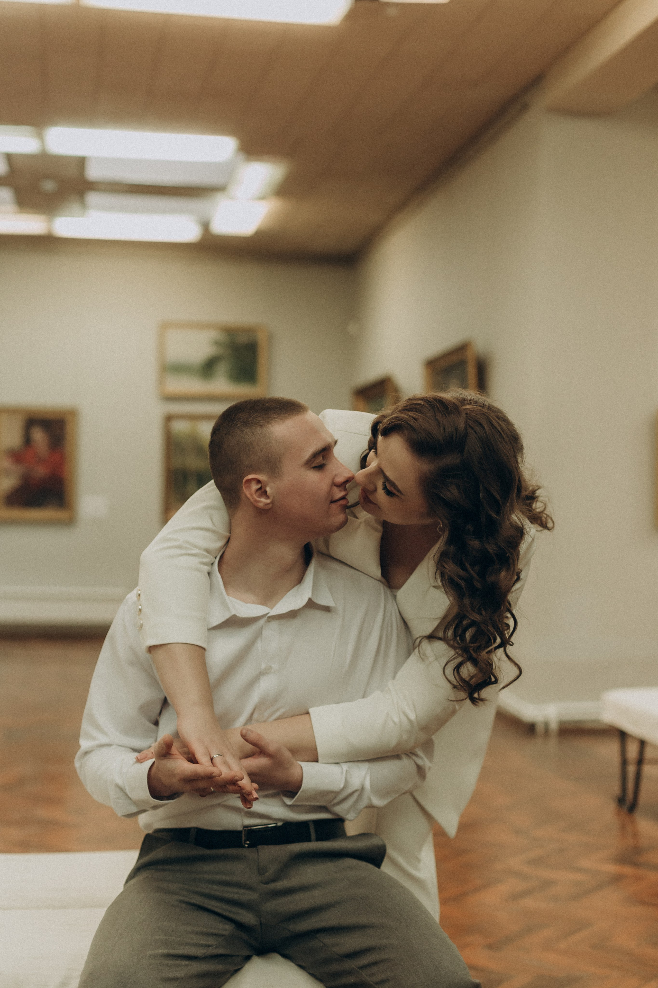 Нежность на фоне искусства. Свадебный фотограф Илья Бринк