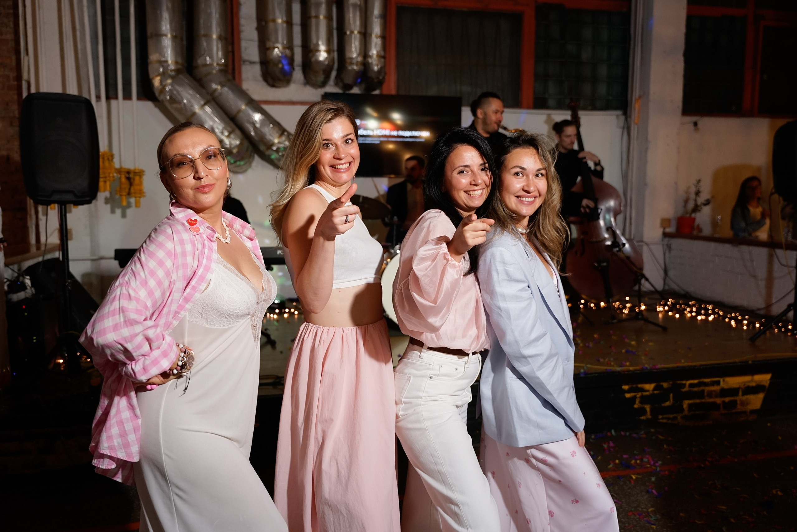 Репортажная съемка частной вечеринки в лофте