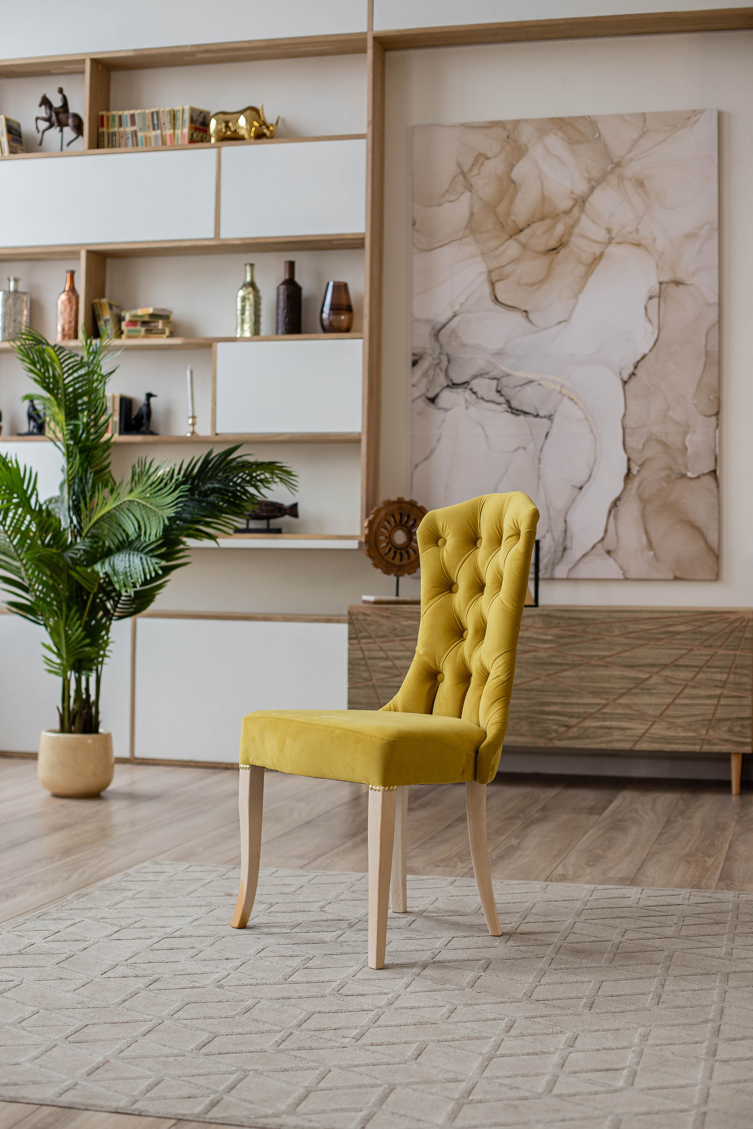 Стулья. Фотограф