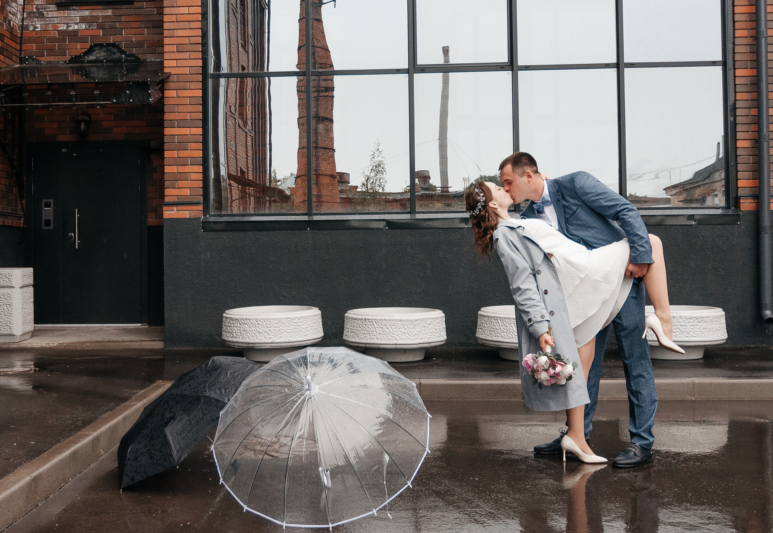Свадебная съёмка в дождливую погоду для Марии и Дениса. Свадебный и семейный фотограф г. Ярославль Савинская Анастасия