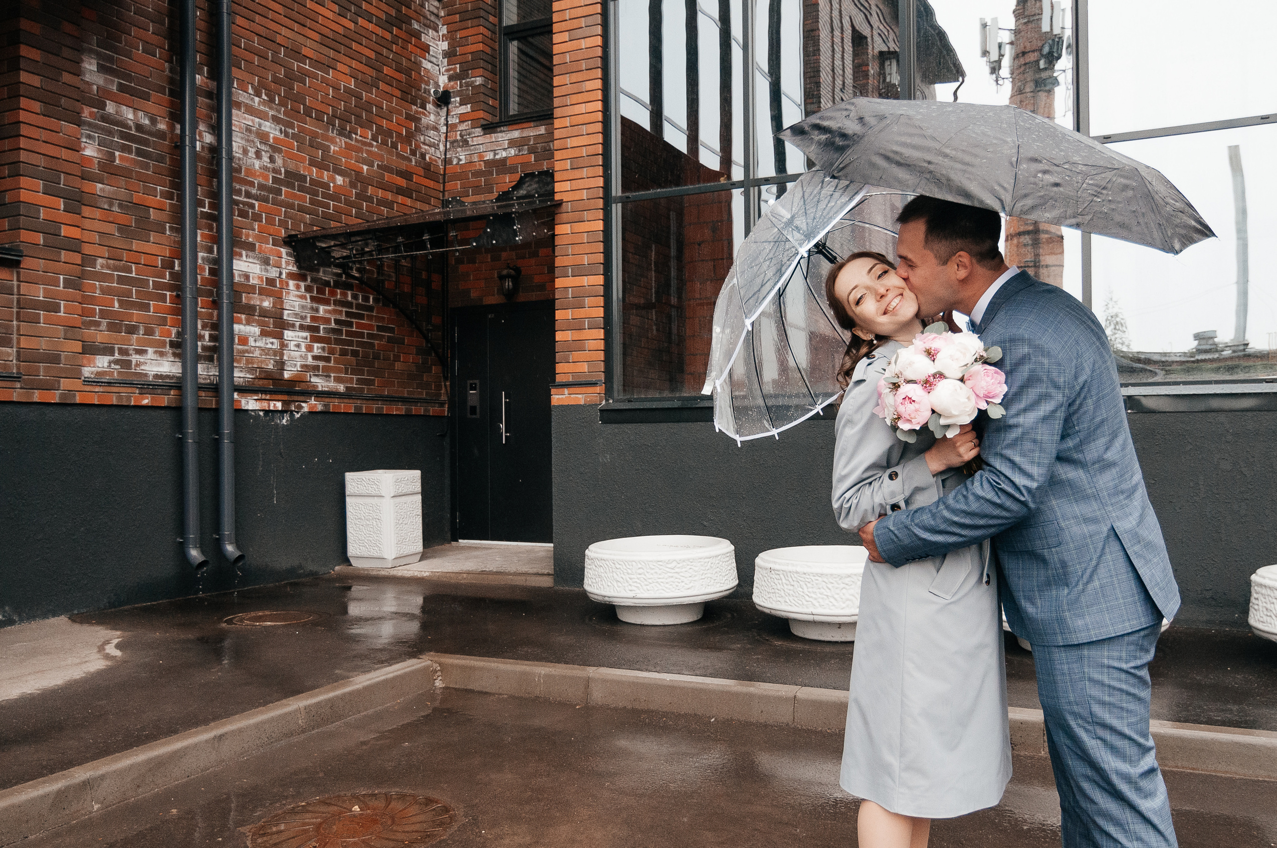 Свадебная съёмка в дождливую погоду для Марии и Дениса. Свадебный и семейный фотограф г. Ярославль Савинская Анастасия