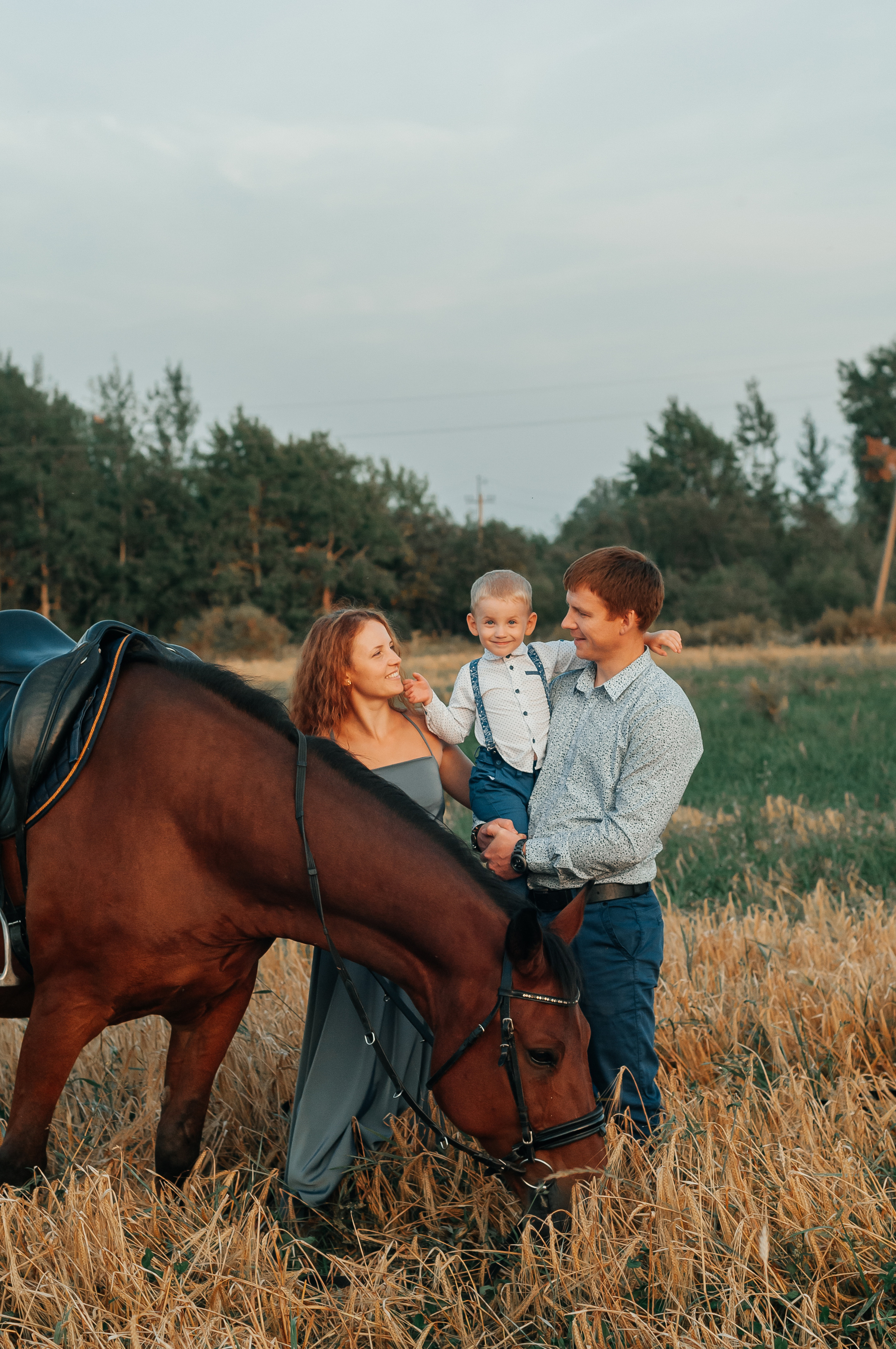 Съёмка с лошадью для Юлии, Андрея и Артёма. Свадебный и семейный фотограф г. Ярославль Савинская Анастасия