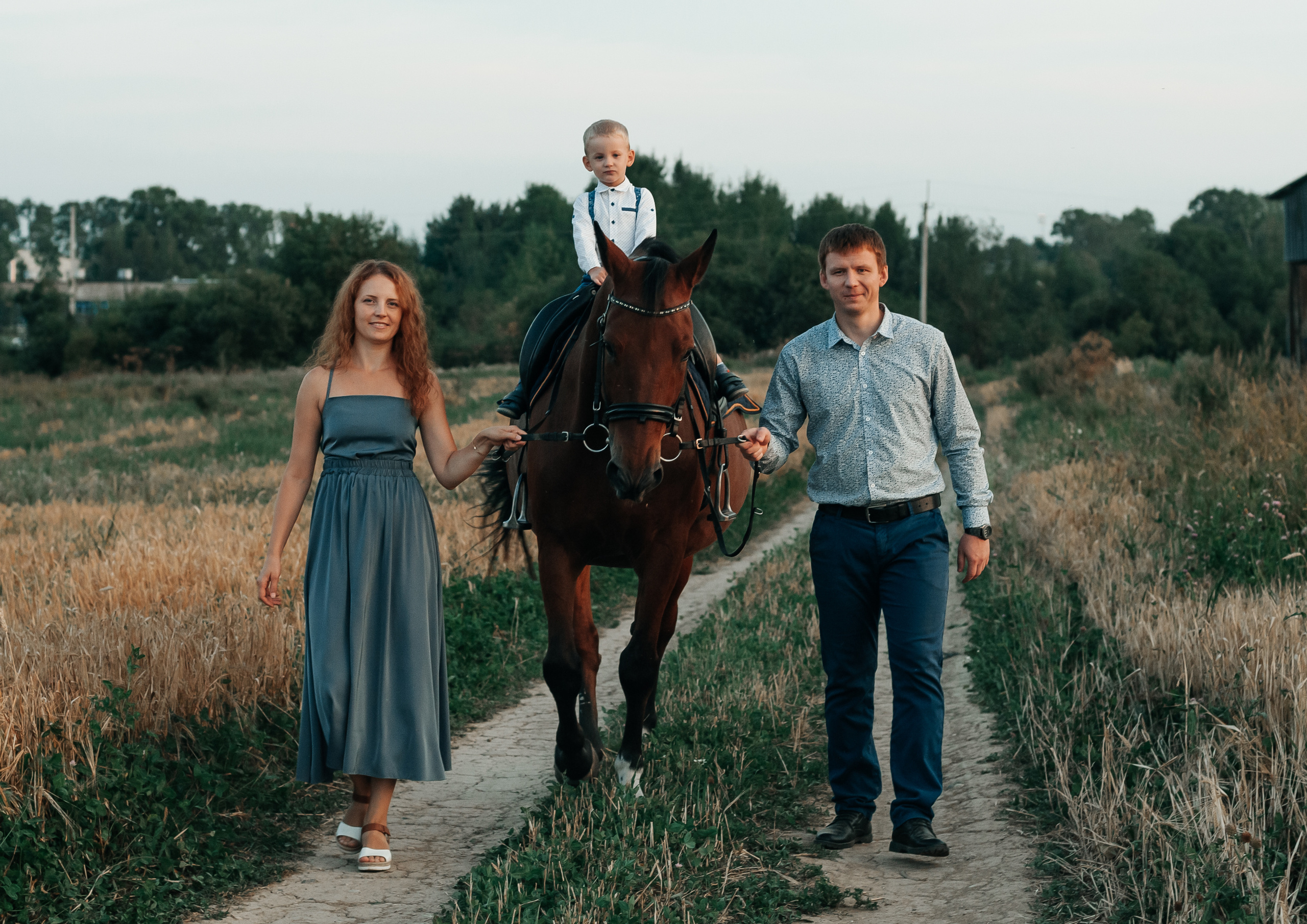 Съёмка с лошадью для Юлии, Андрея и Артёма. Свадебный и семейный фотограф г. Ярославль Савинская Анастасия