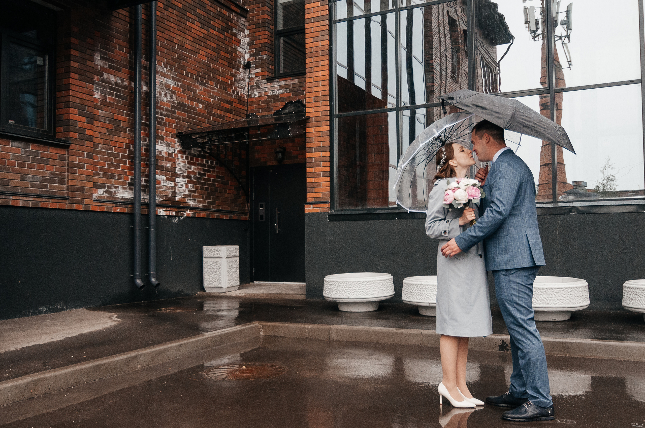 Свадебная съёмка в дождливую погоду для Марии и Дениса. Свадебный и семейный фотограф г. Ярославль Савинская Анастасия