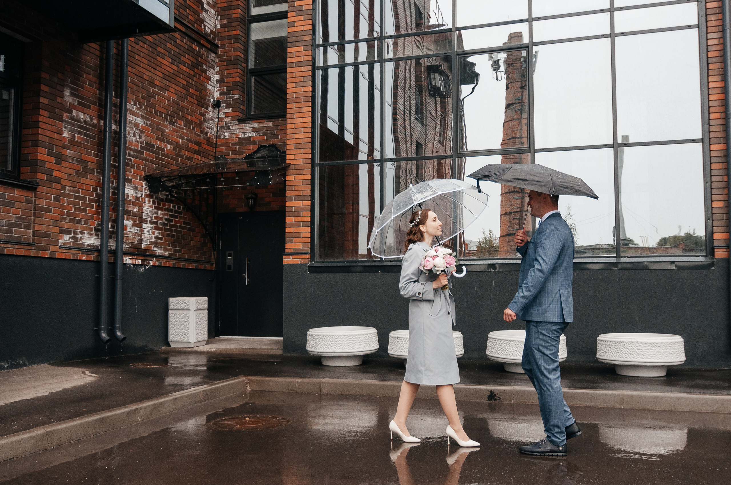 Свадебная съёмка в дождливую погоду для Марии и Дениса. Свадебный и семейный фотограф г. Ярославль Савинская Анастасия