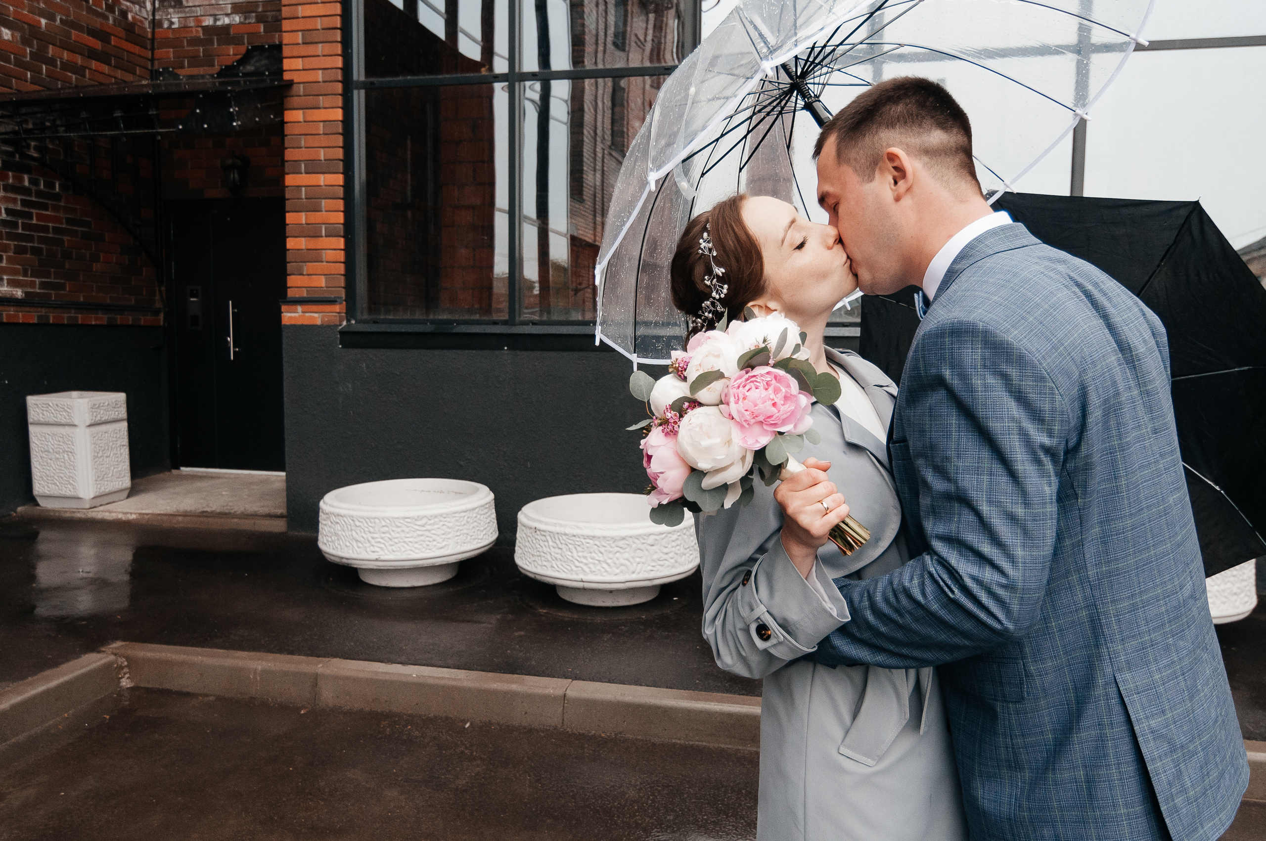 Свадебная съёмка в дождливую погоду для Марии и Дениса. Свадебный и семейный фотограф г. Ярославль Савинская Анастасия
