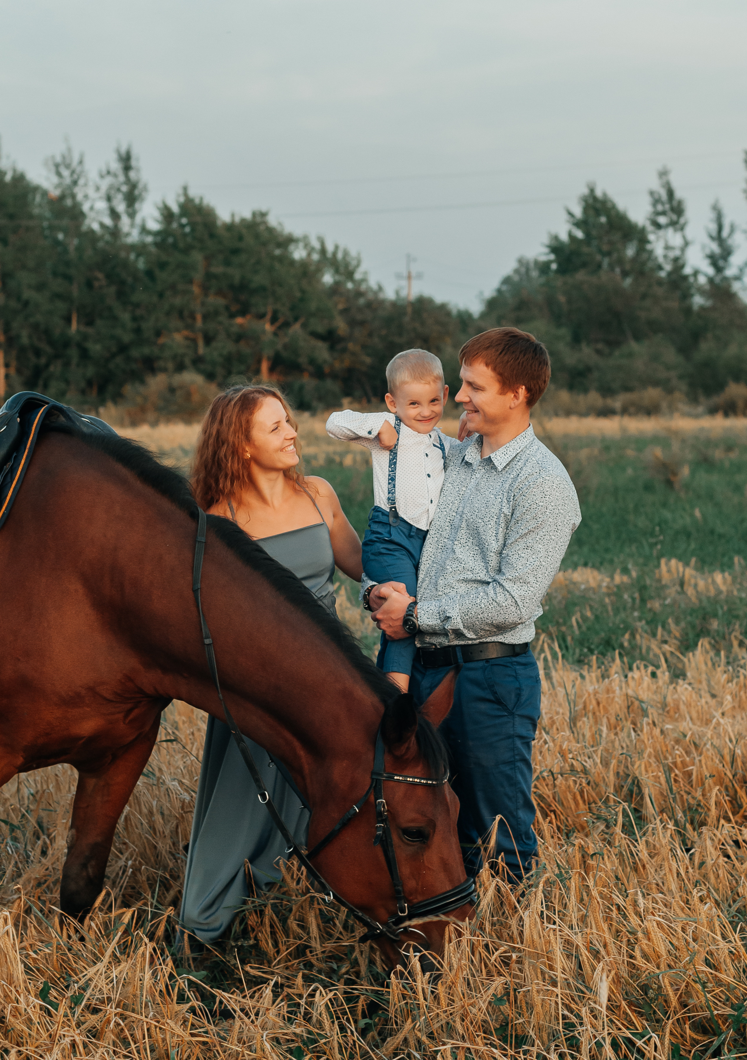 Съёмка с лошадью для Юлии, Андрея и Артёма. Свадебный и семейный фотограф г. Ярославль Савинская Анастасия