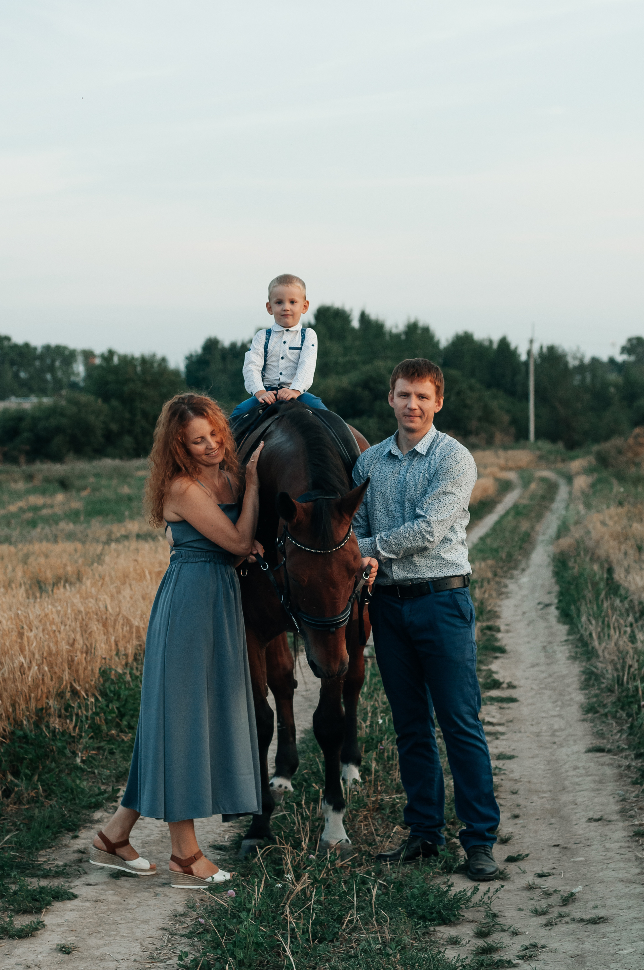 Съёмка с лошадью для Юлии, Андрея и Артёма. Свадебный и семейный фотограф г. Ярославль Савинская Анастасия