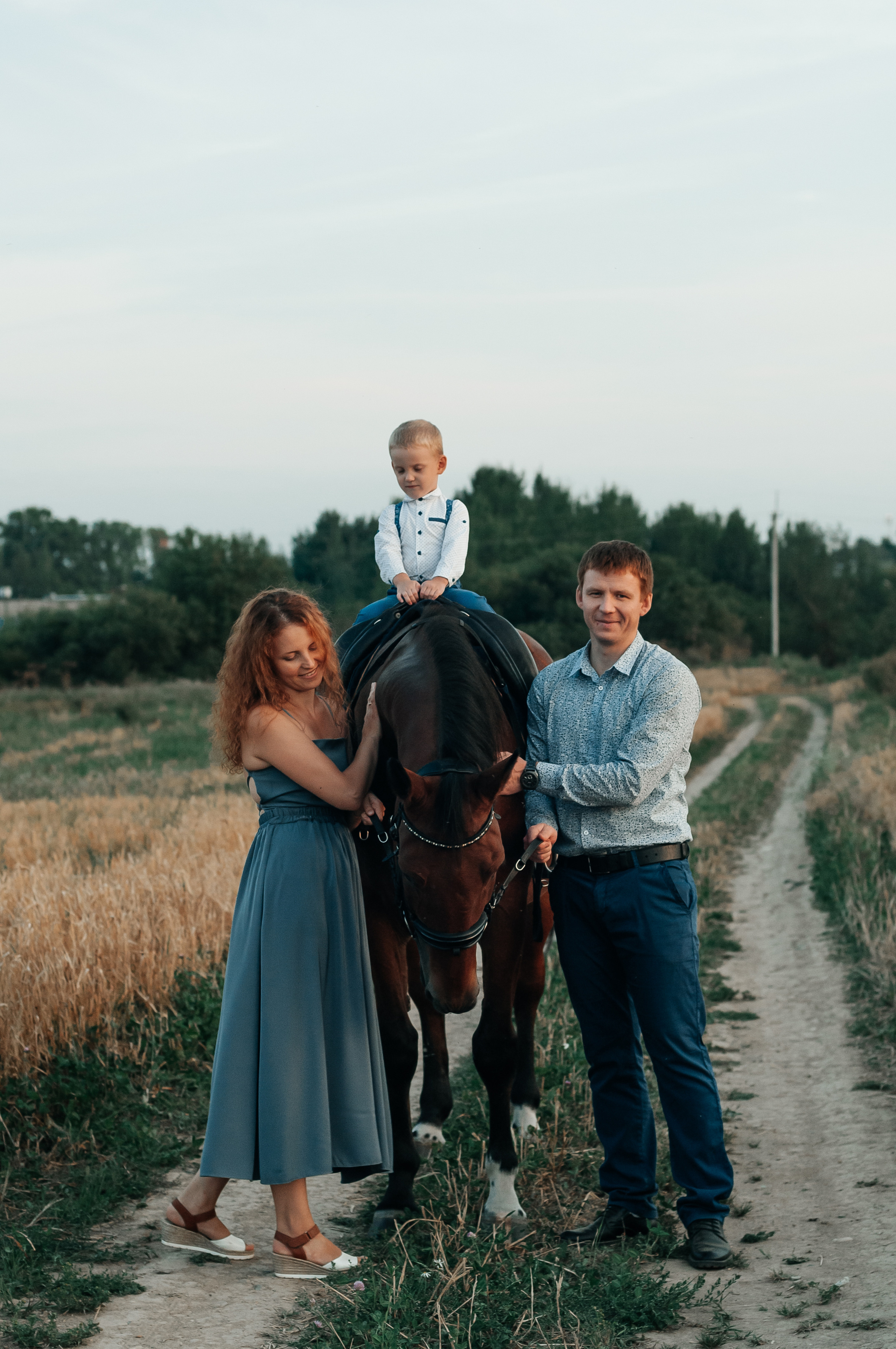 Съёмка с лошадью для Юлии, Андрея и Артёма. Свадебный и семейный фотограф г. Ярославль Савинская Анастасия
