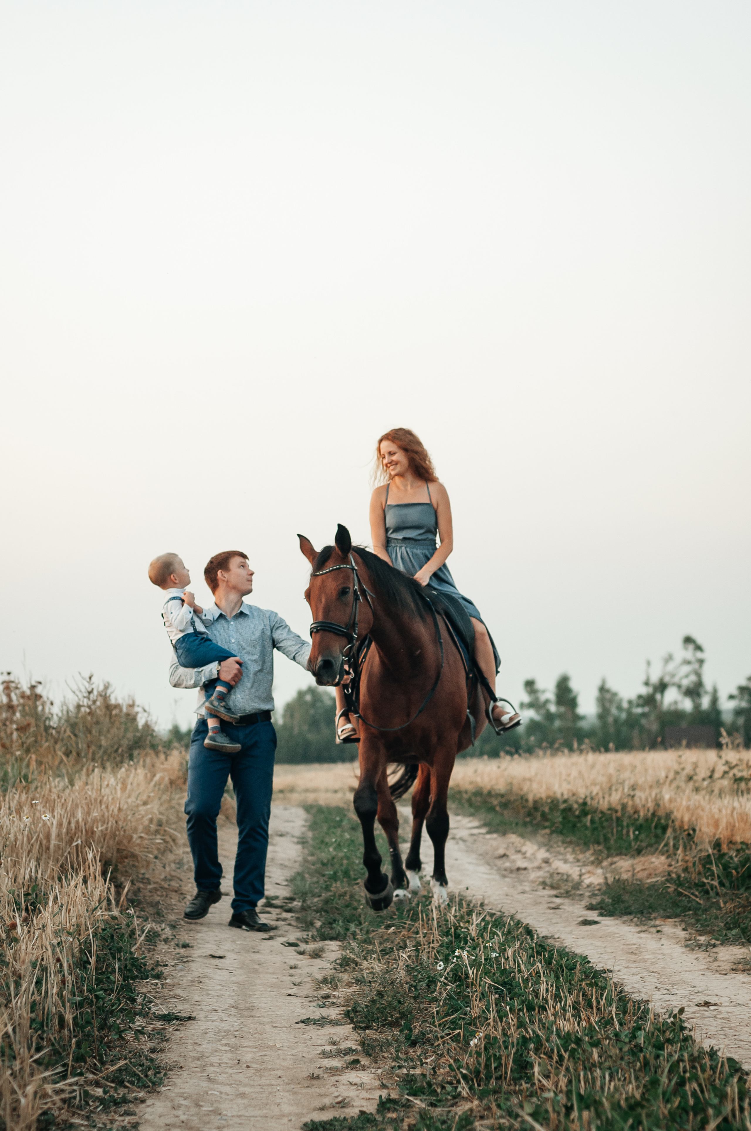 Съёмка с лошадью для Юлии, Андрея и Артёма. Свадебный и семейный фотограф г. Ярославль Савинская Анастасия