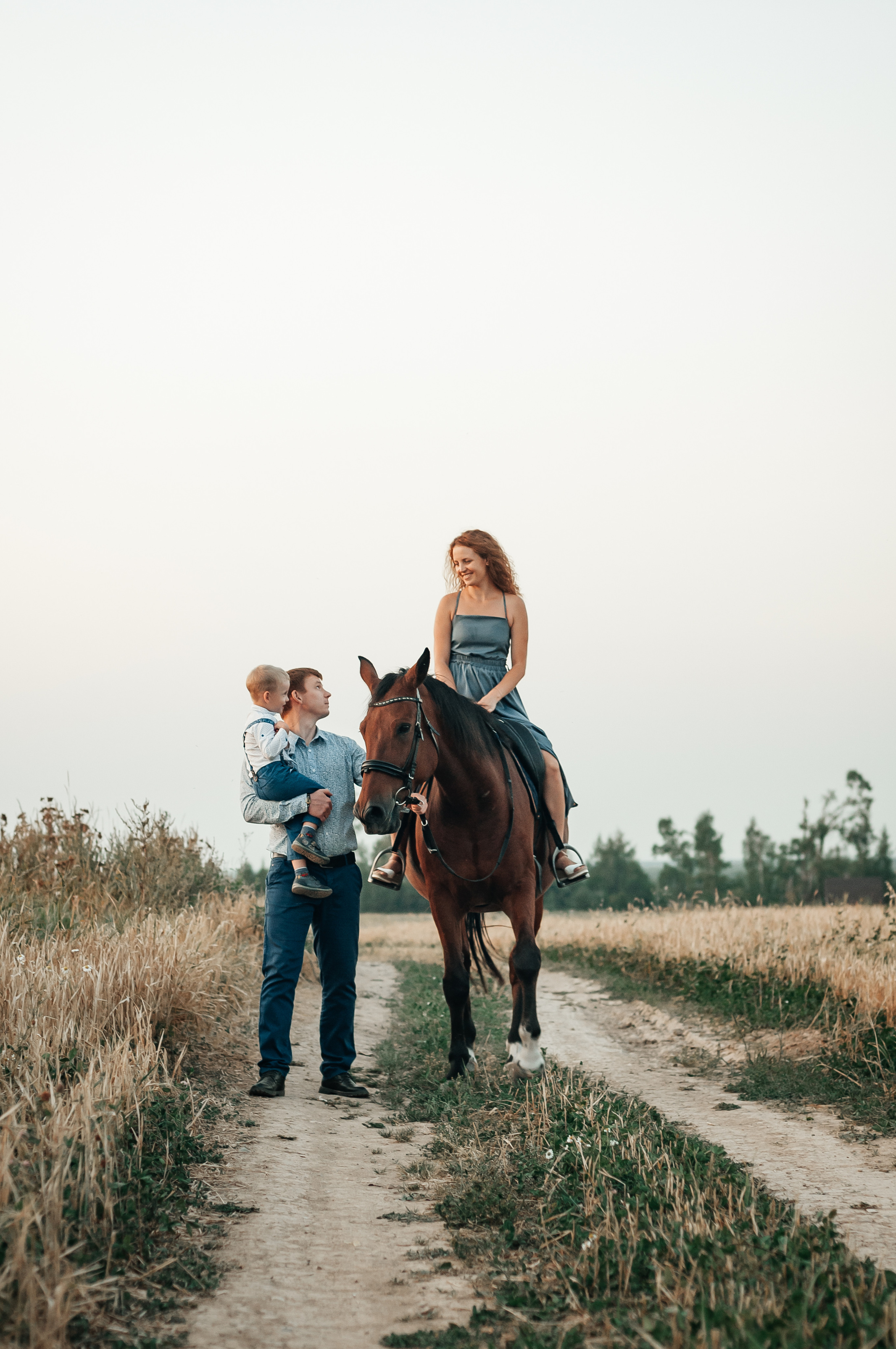 Съёмка с лошадью для Юлии, Андрея и Артёма. Свадебный и семейный фотограф г. Ярославль Савинская Анастасия