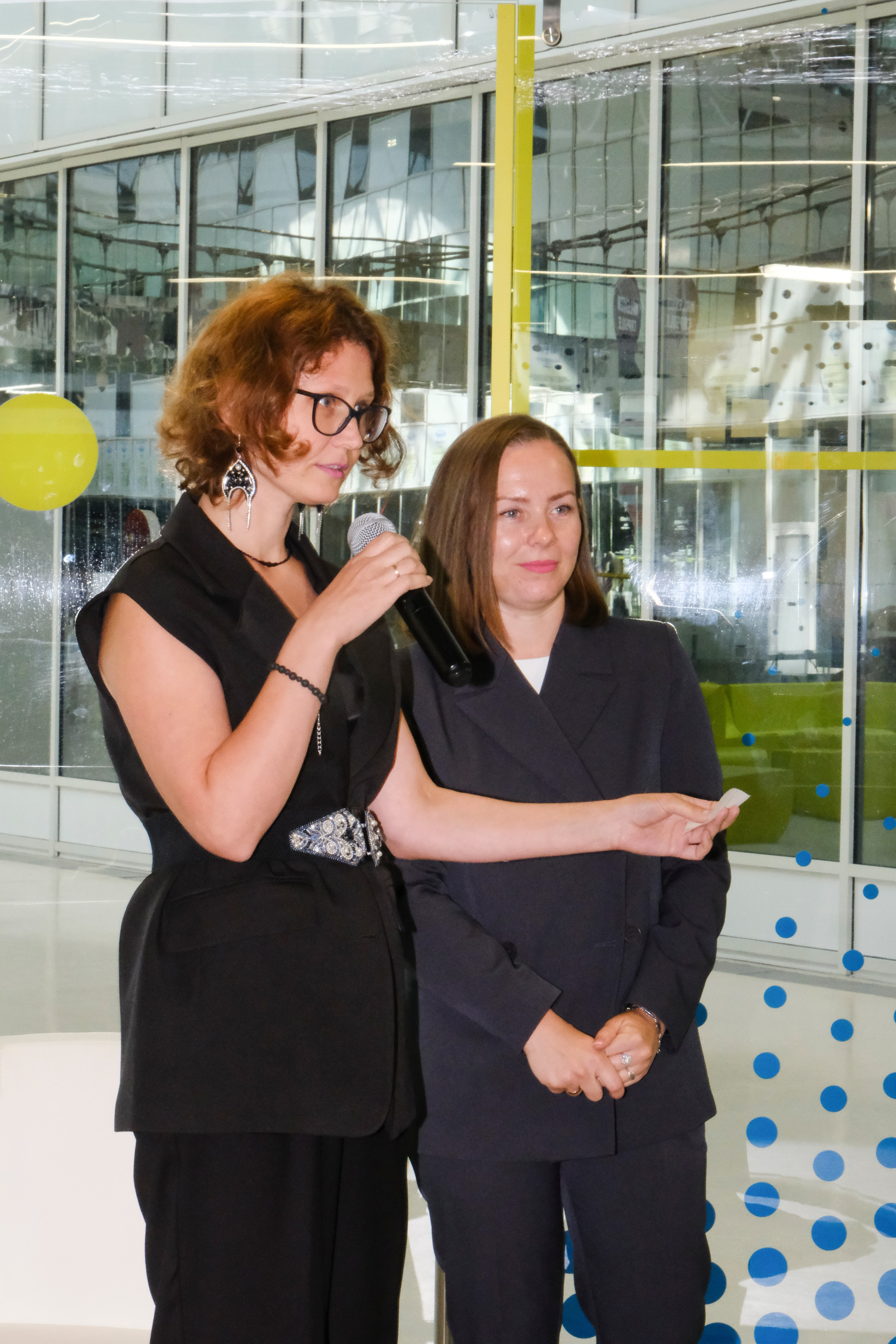 Репортаж бизнес-конференции в Сколково от сообщества BRUSNIKA. Индивидуальная фотосъёмка в Москве. Фотограф Василиса Тарасова