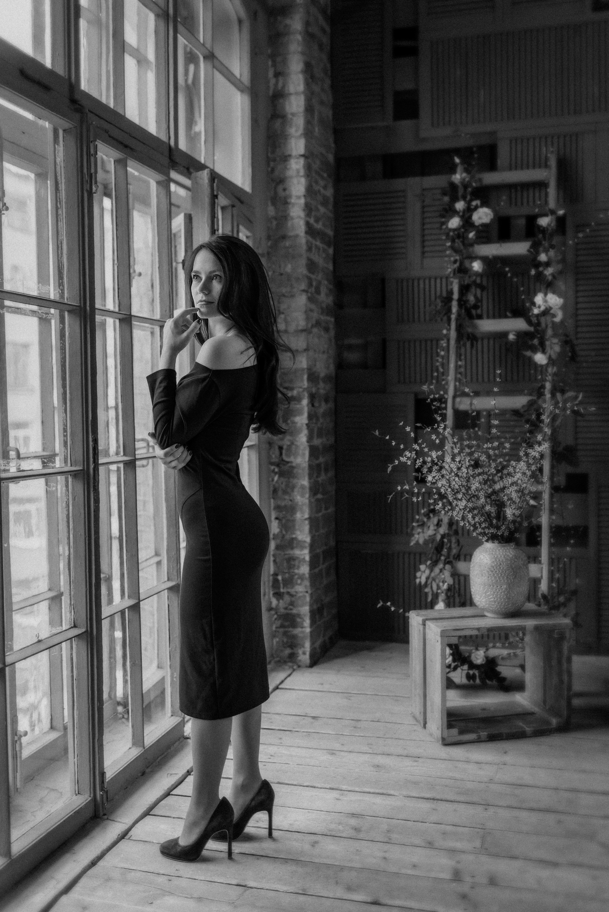 индивидуальная портретная фотосессия в чб для девушки