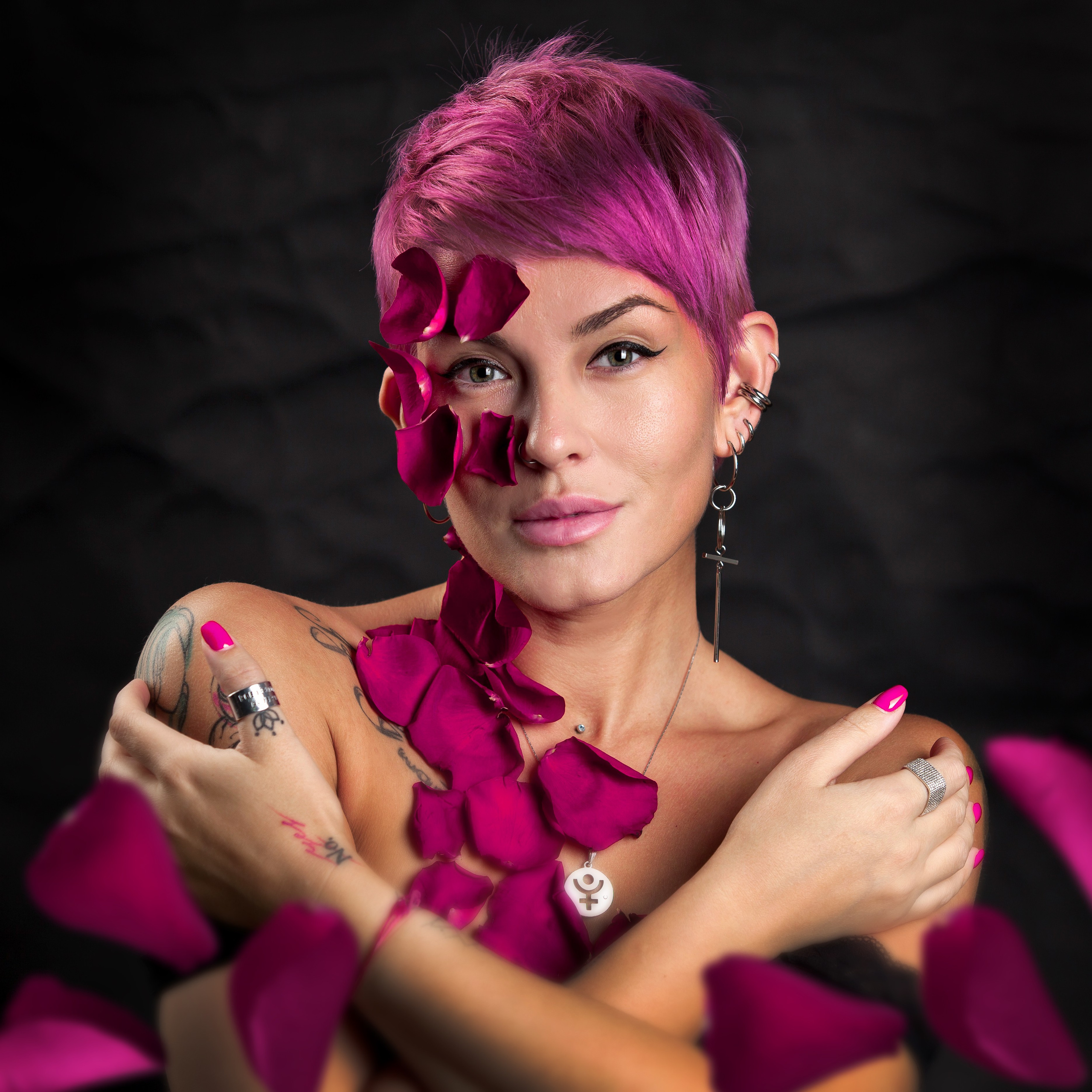 Лепестки роз. Фотограф Мария Кольцова