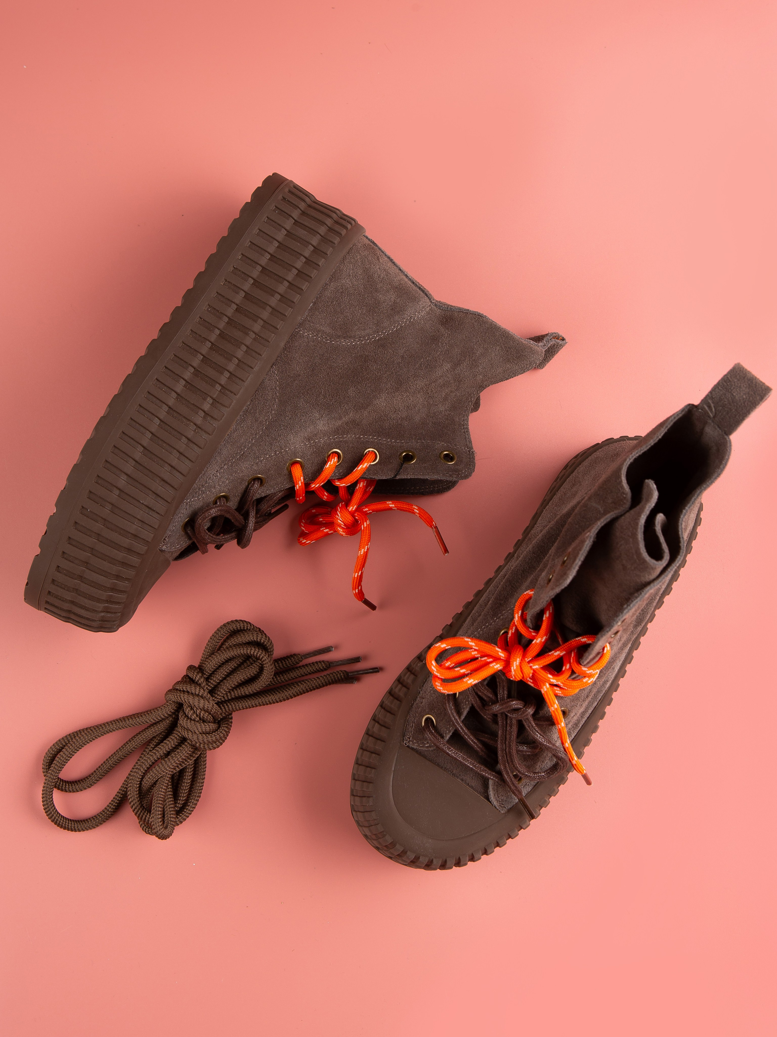 Обувь на цветных фонах. Фотограф Мария Кольцова