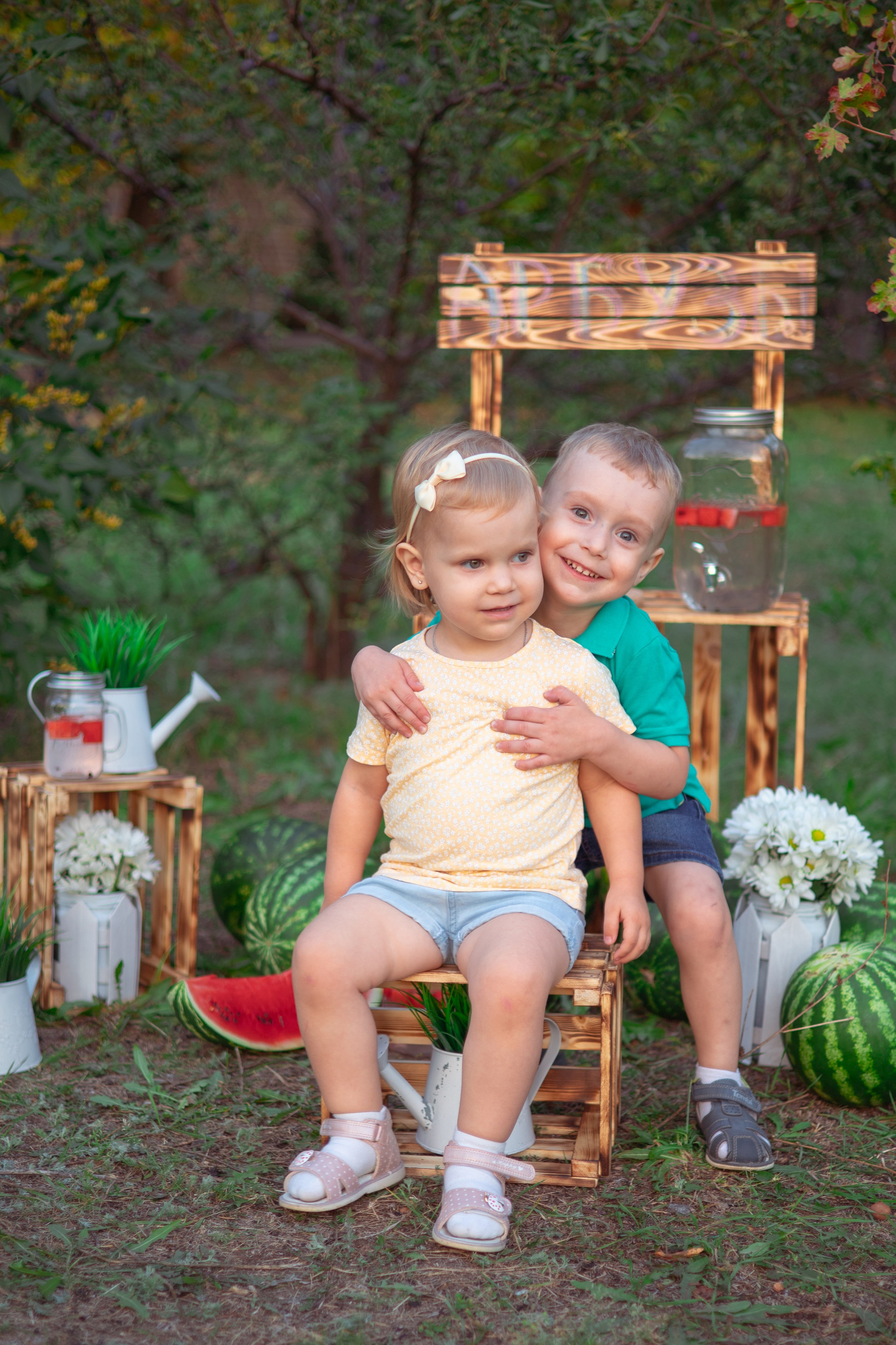 Полина и Даня арбузы. Семейный и детский фотограф в Михайловке Татьяна Лестьева
