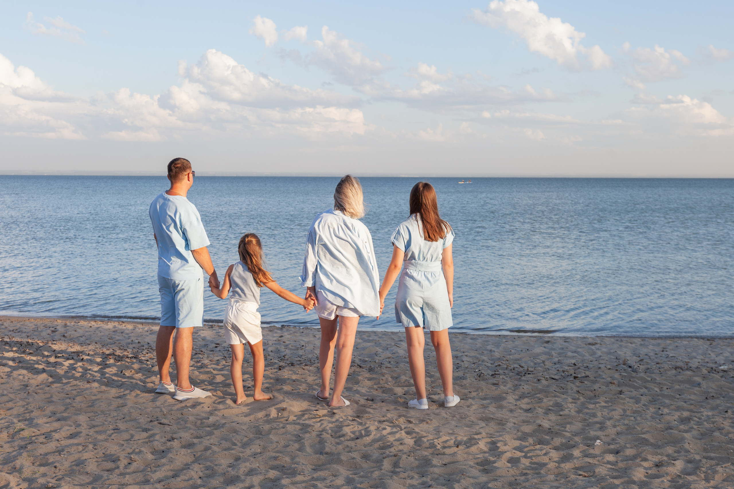 Прогулочная фотосъёмка для семьи Мальцевых. Семейный и женский фотограф, стильный репортаж в г. Новосибирск