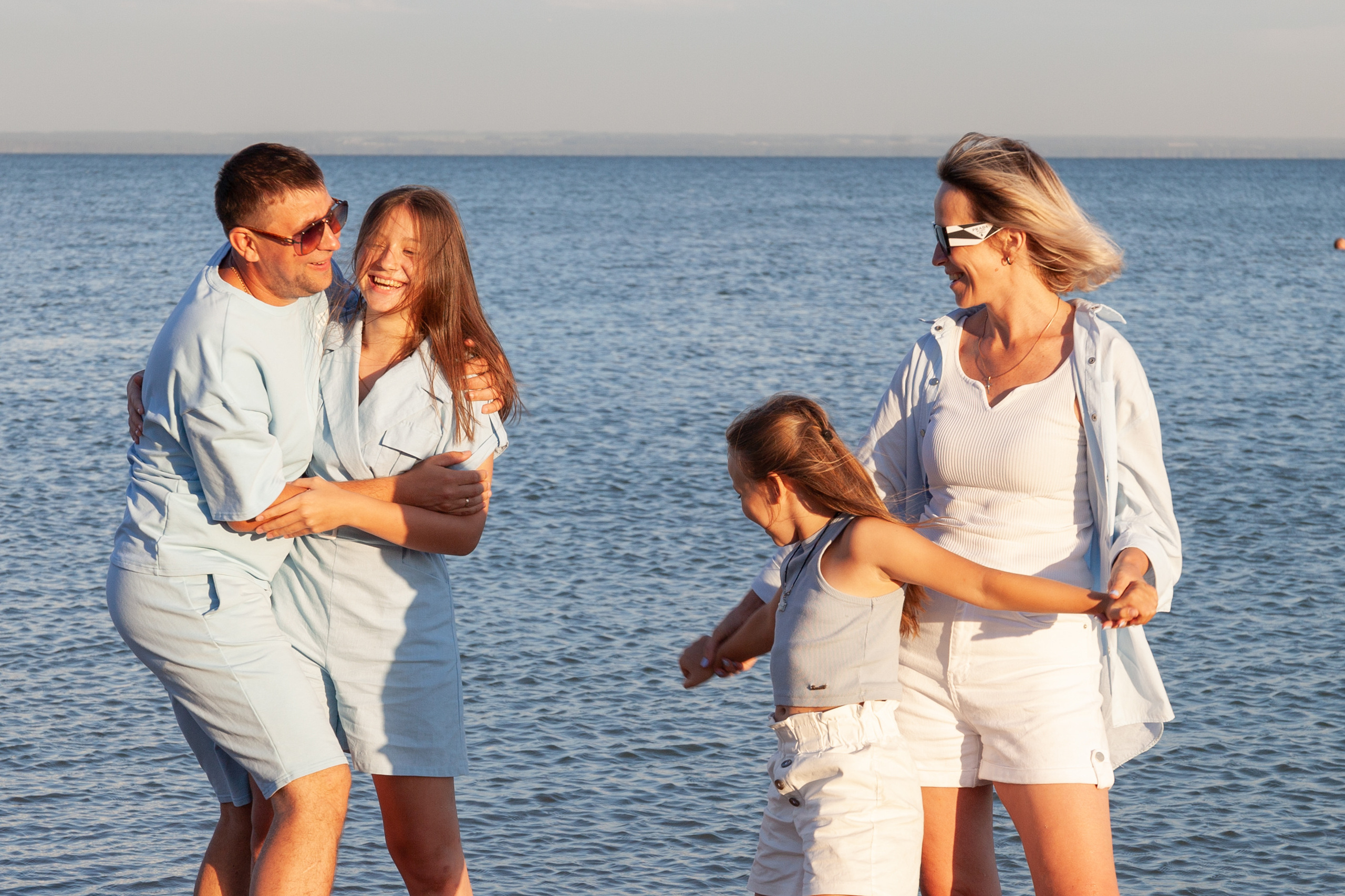 Прогулочная фотосъёмка для семьи Мальцевых. Семейный и женский фотограф, стильный репортаж в г. Новосибирск