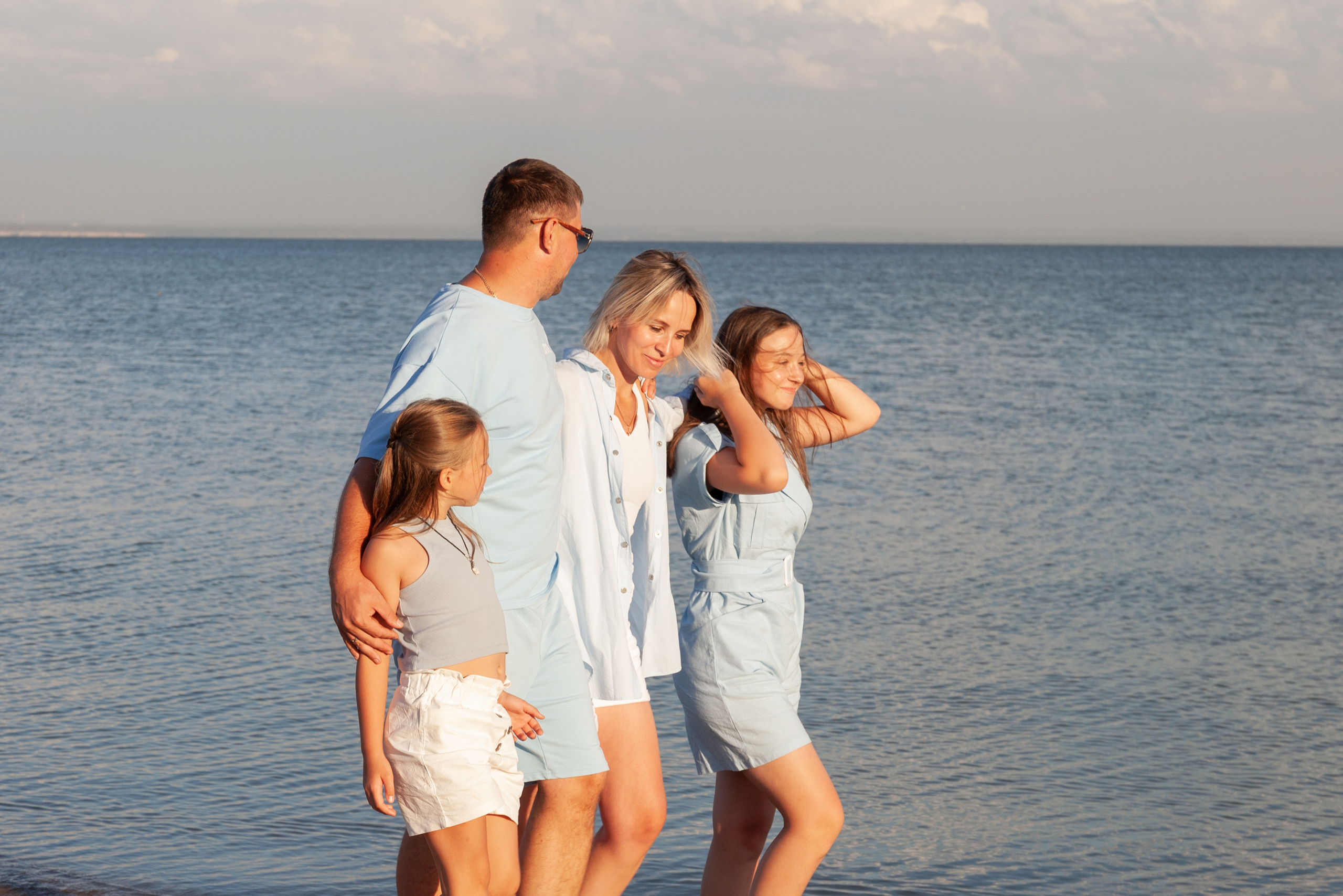 Прогулочная фотосъёмка для семьи Мальцевых. Семейный и женский фотограф, стильный репортаж в г. Новосибирск