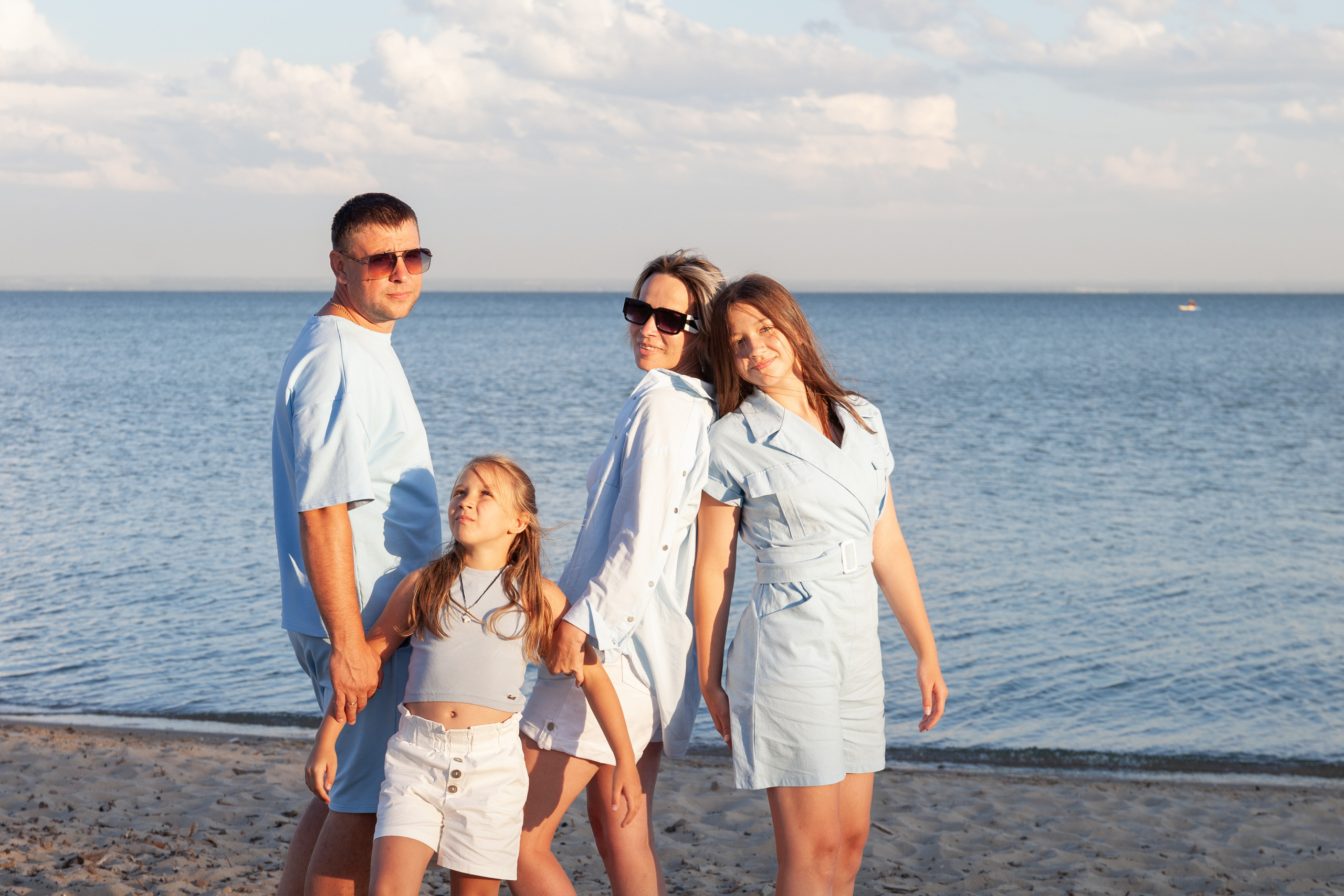 Прогулочная фотосъёмка для семьи Мальцевых. Семейный и женский фотограф, стильный репортаж в г. Новосибирск