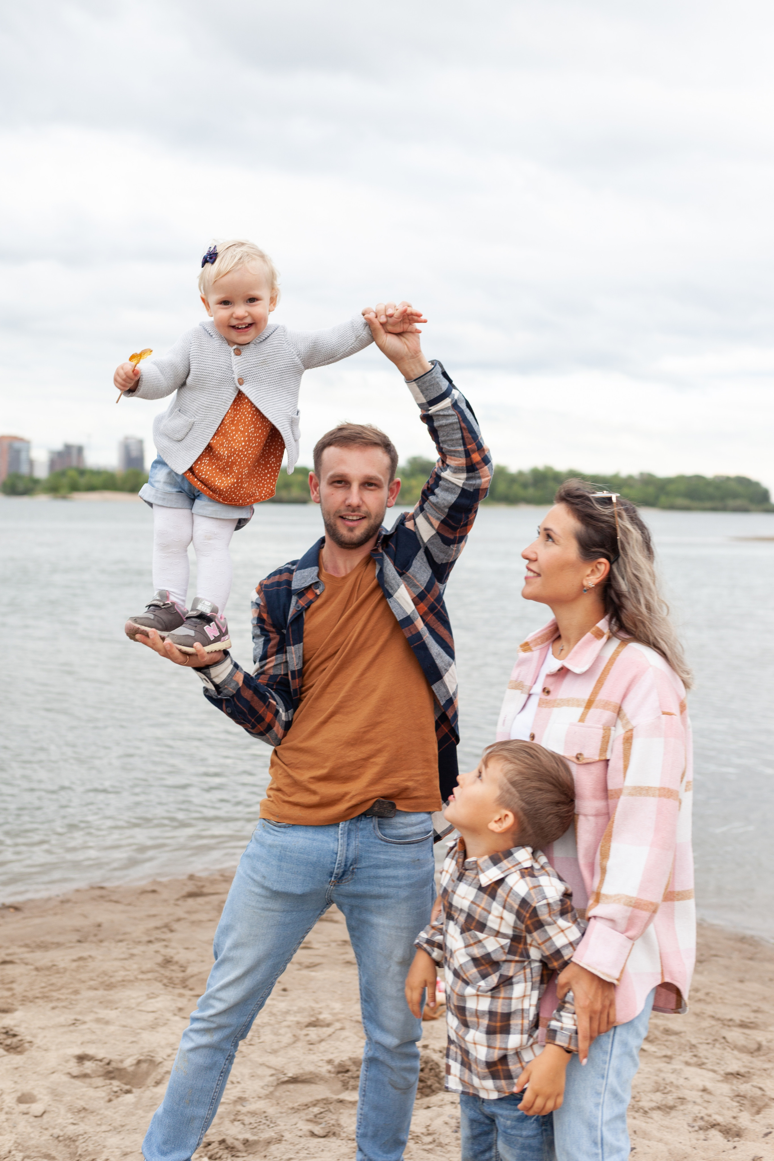 Семейная фотосесия. Семейный и женский фотограф, стильный репортаж в г. Новосибирск