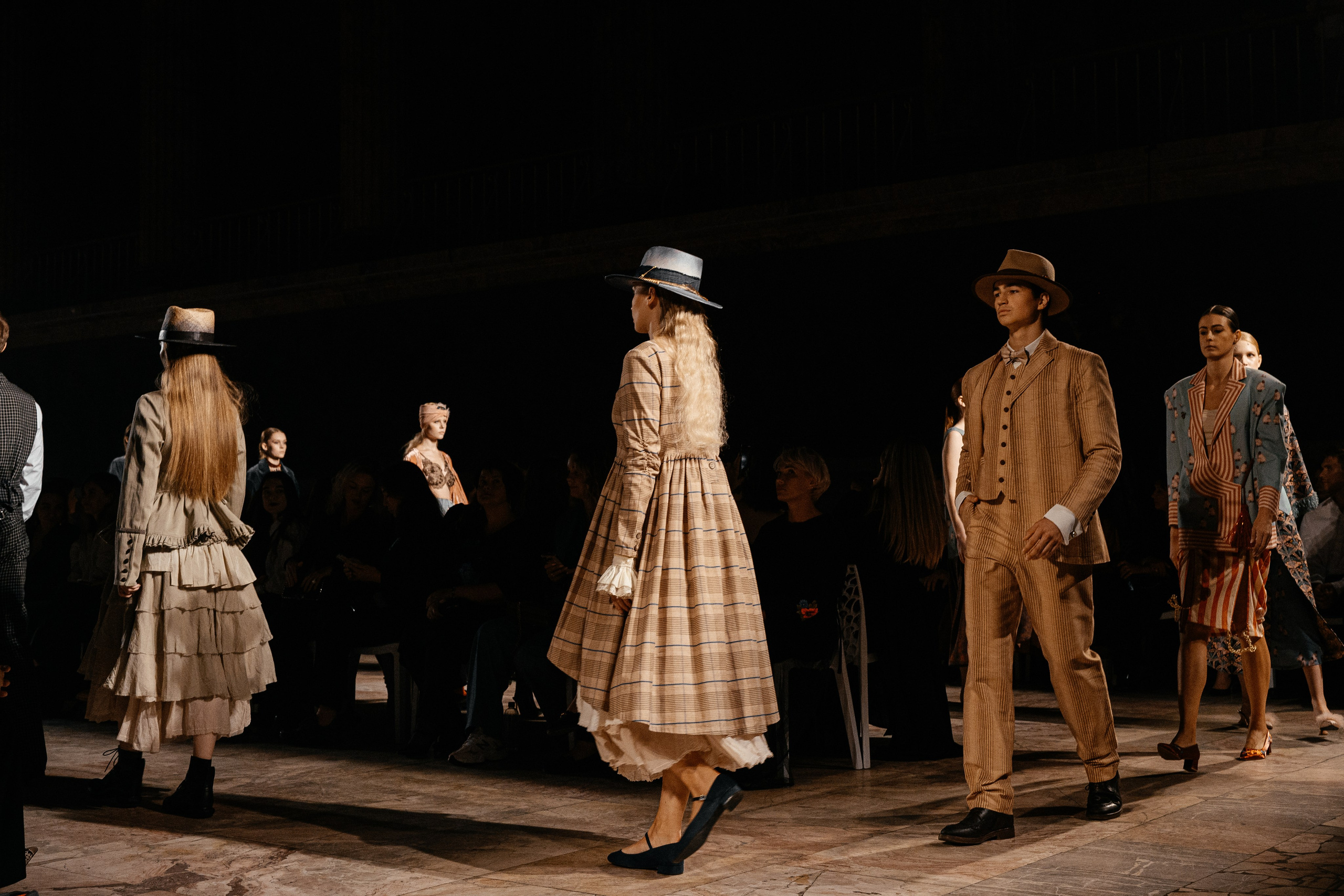 Показ Кирпичи. Коммерческий фотограф в Санкт-Петербурге Анна Кобзарь