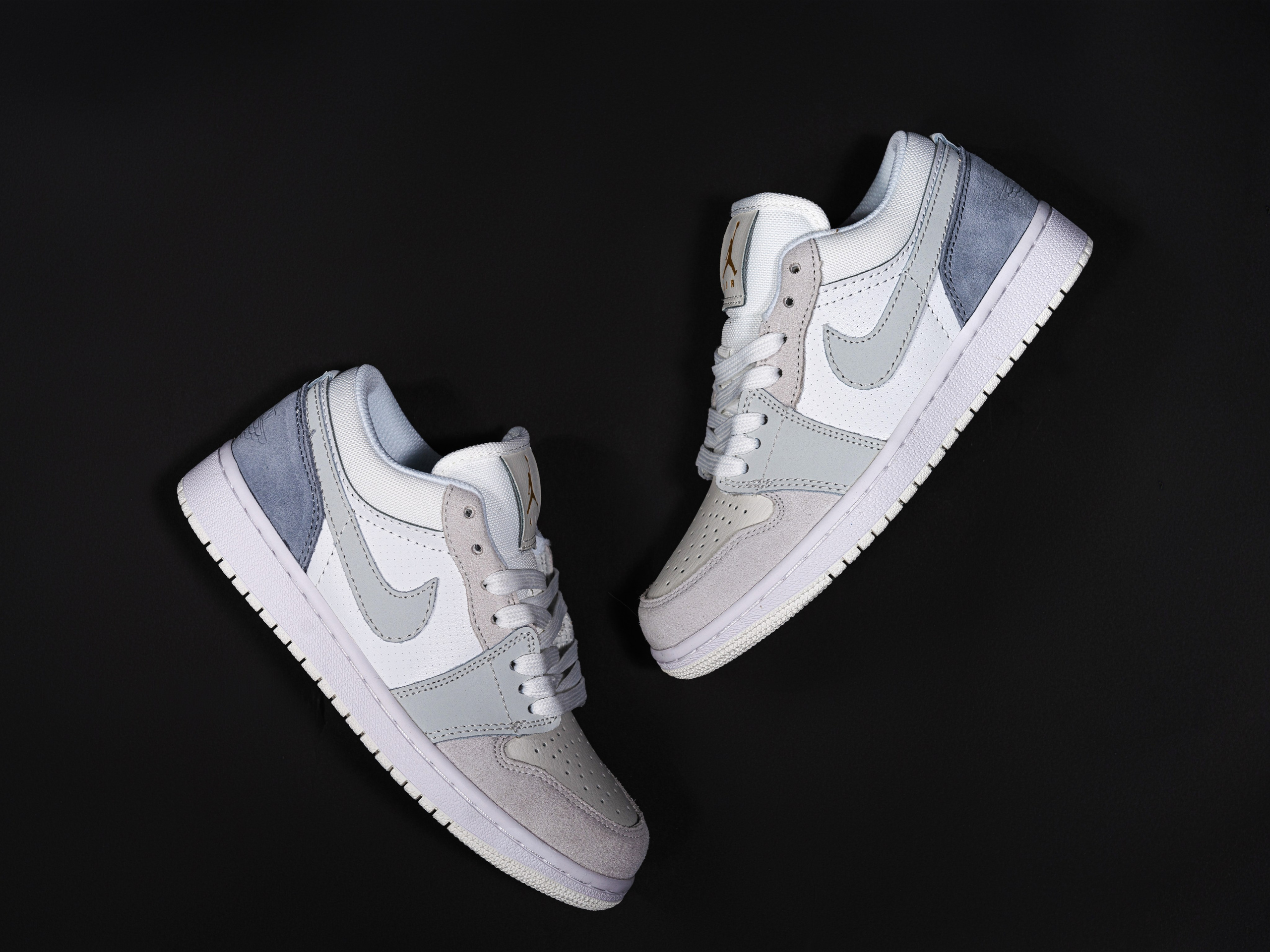 Фотосъемка кроссовок для авито. Олейник Денис — предметный фотограф, фотограф для маркетплейсов в Казани