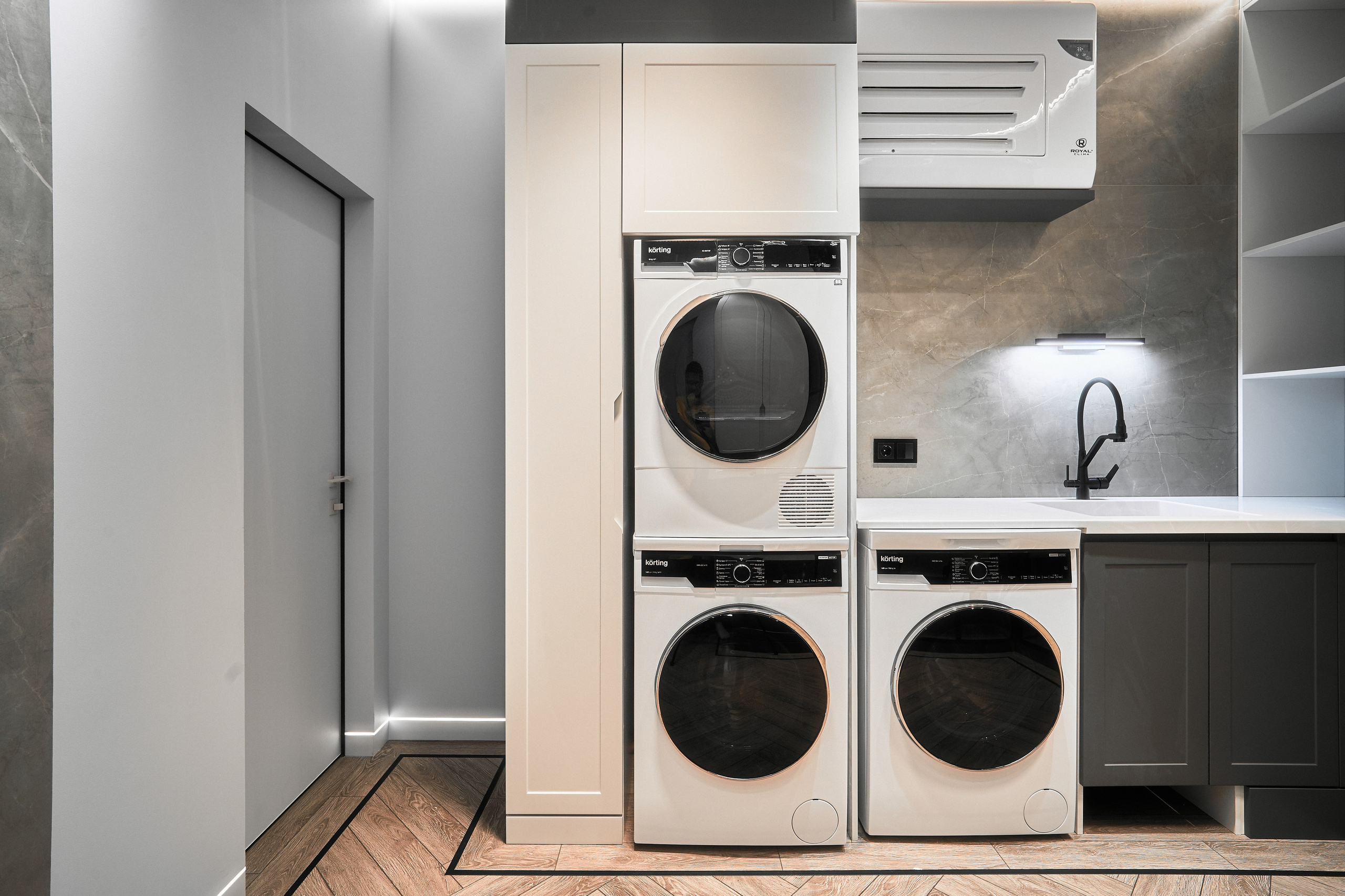 Фотосъёмка и видео тур квартиры с ярким дизайном и видом на Москва-Сити | vhaus. Видеопродакшн недвижимости и архитектуры | Студия VHAUS