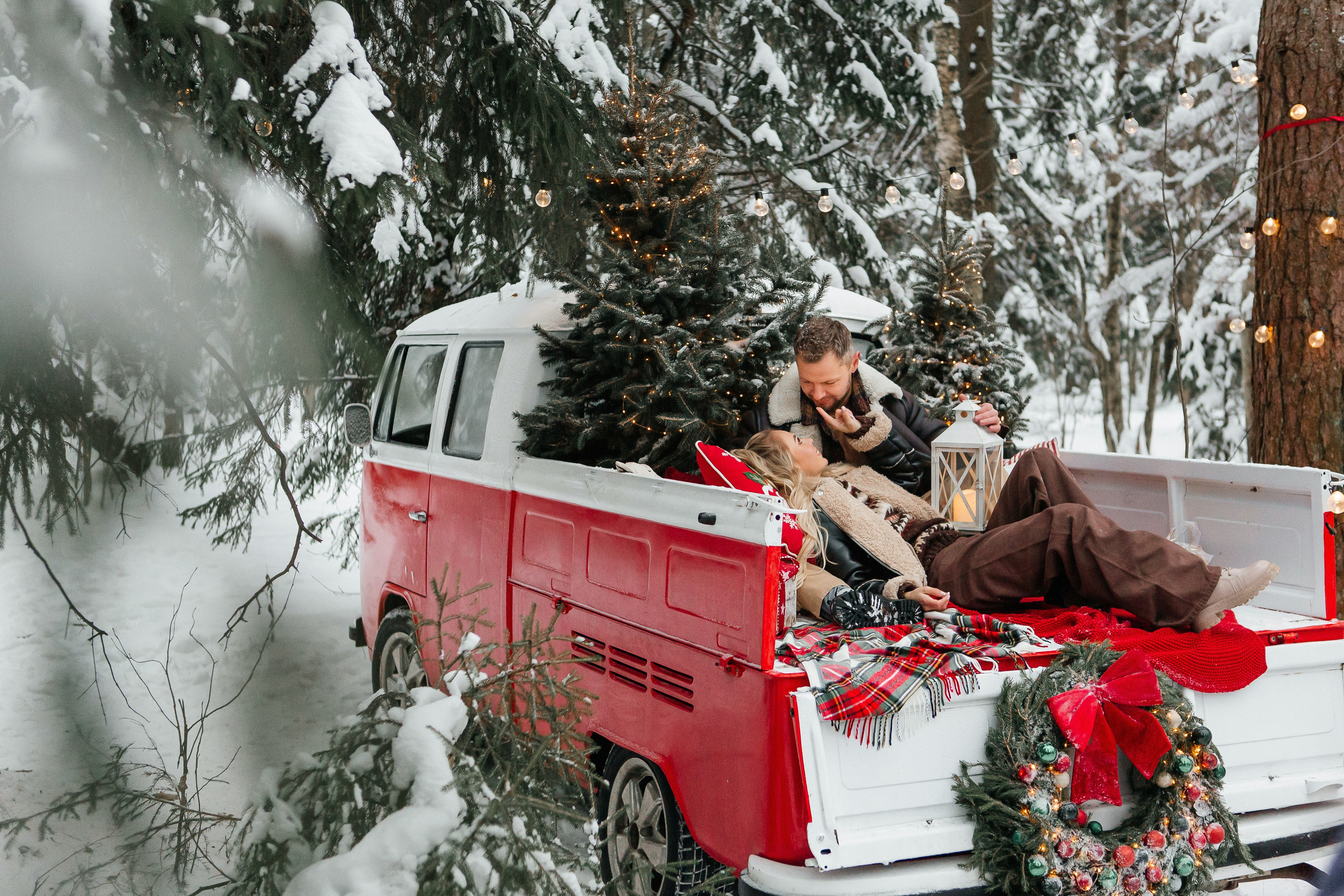 Новогодняя фотосессия с красным авто. Свадебный фотограф в Москве Дарья Олендарёва
