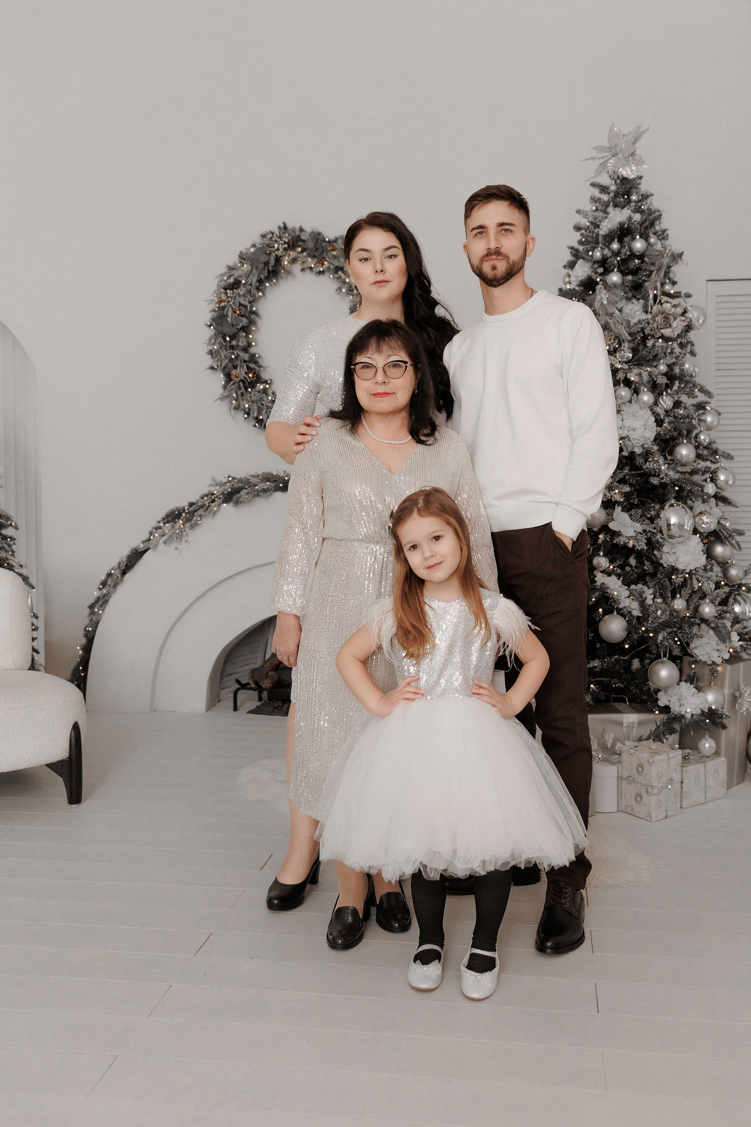 Яна с семьей. Фотограф женского портрета, беременности и материнства Харькова Елена