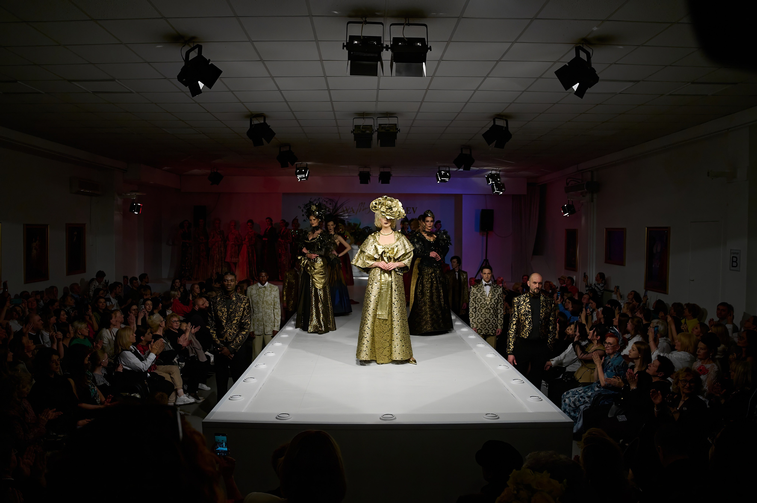 Slava&Yegor Zaitsevs. Показ-спектакль «Воспоминание». 21 июня 2025. Дима Бабушкин. Фотограф. Подиум. Репортаж. Творчество. Дорого