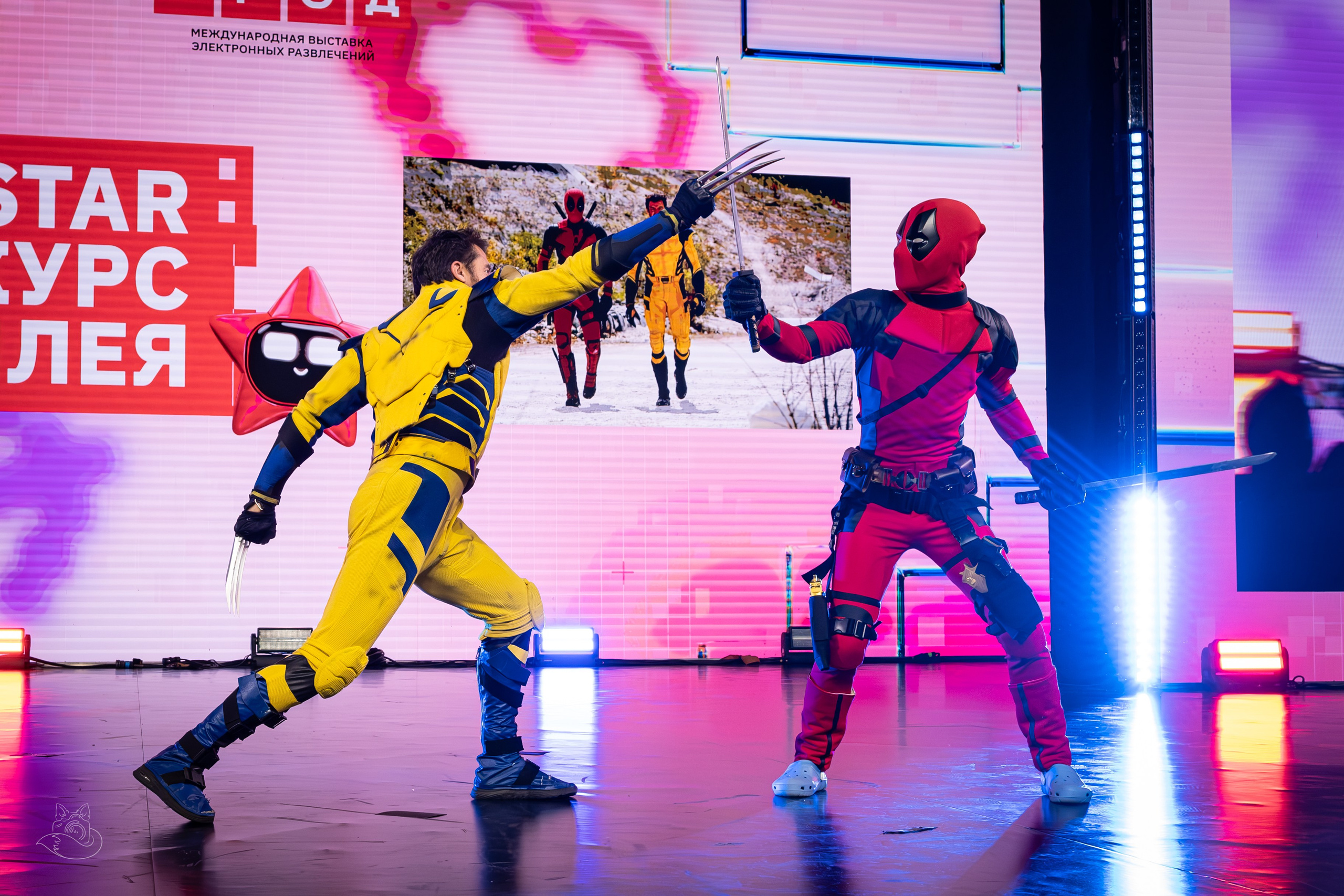 Сцена РЭД ЭКСПО 2024. Косплей фотограф