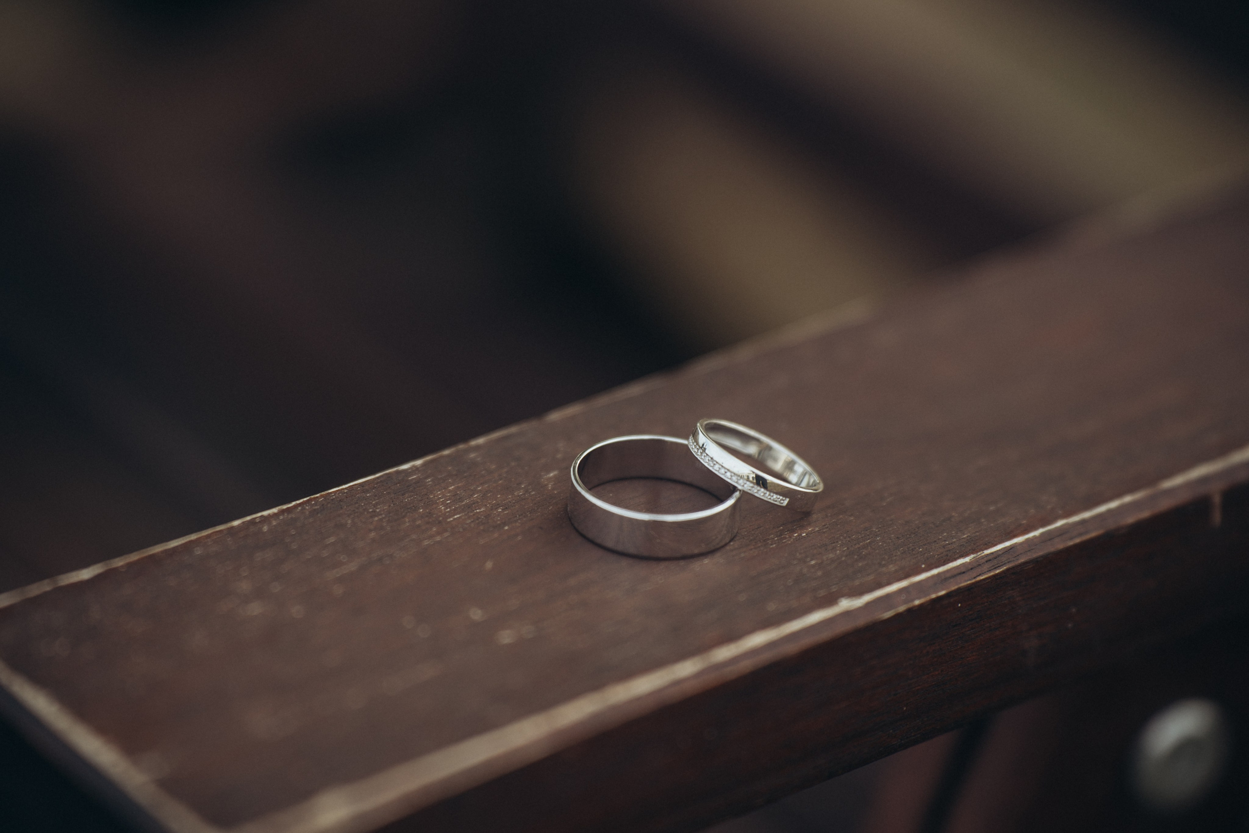 Детальный кадр, кольца молодожен, в локации Темрюка 