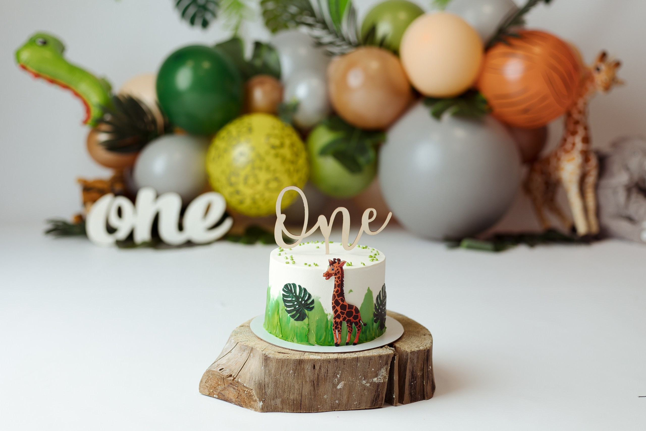 Праздничное оформление. Фотограф беременности, новорожденных Москва. годики под ключ