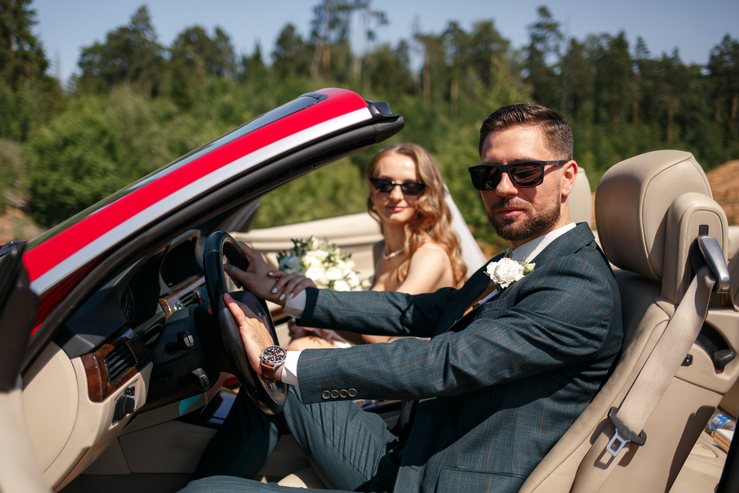 Свадебная фотосессия с кабриолетом и в загородном клубе Artiland. Свадебный фотограф Москва и МО Сергей Киржаев