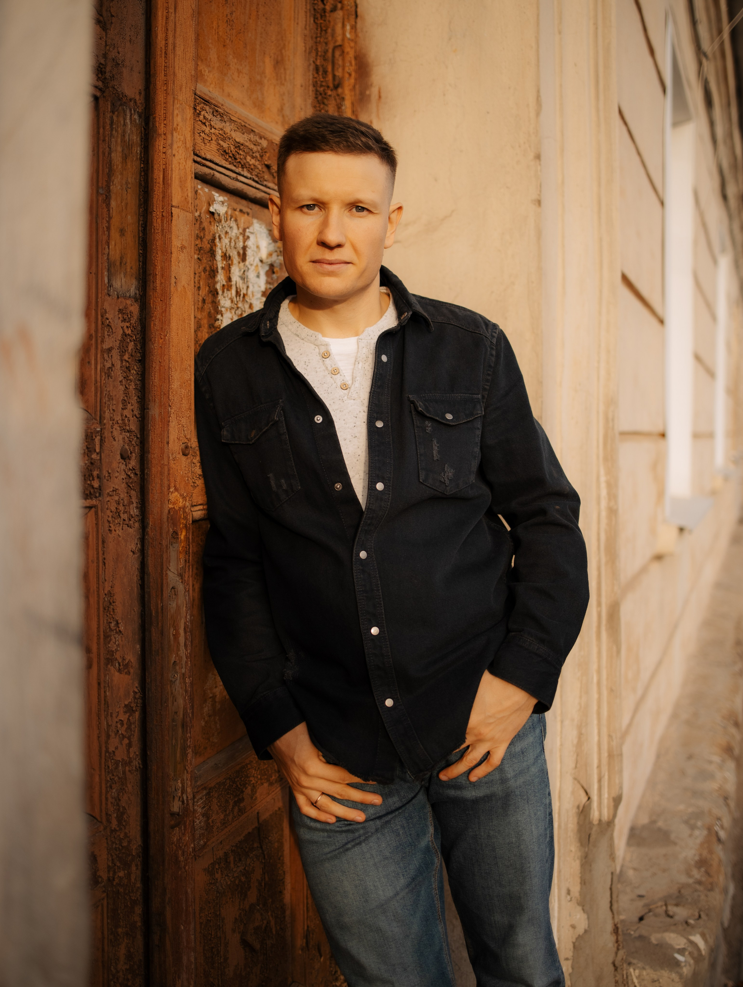 Мужская съемка в городской локации. Фотограф Углич и Ярославль Ольга Тятюшкина