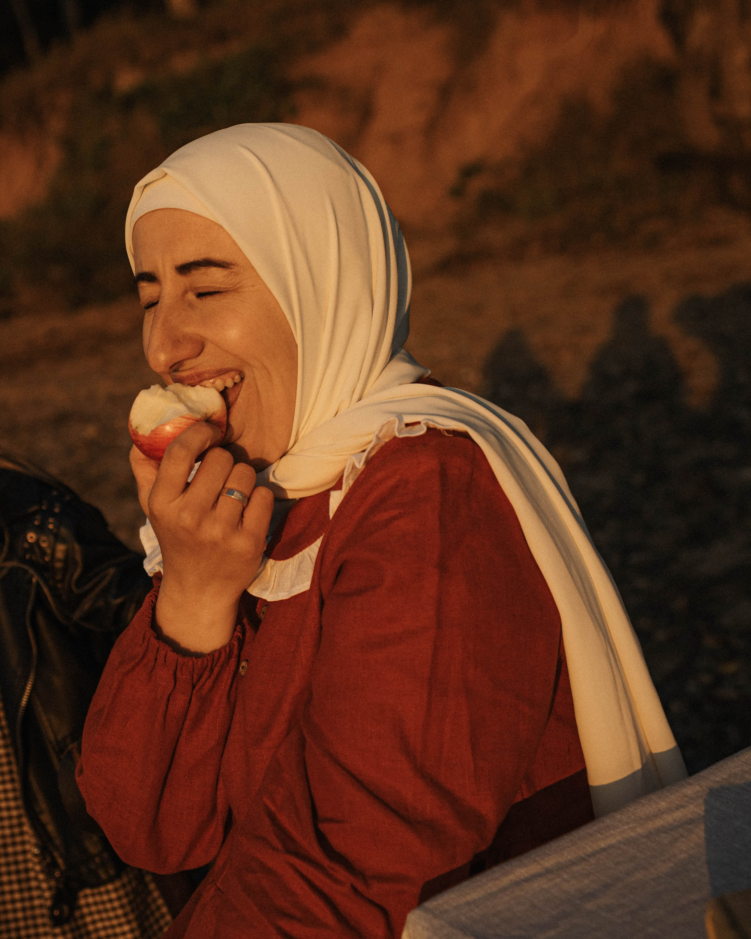 Закатная съемка на берегу реки с Аней. Фотограф Углич и Ярославль Ольга Тятюшкина