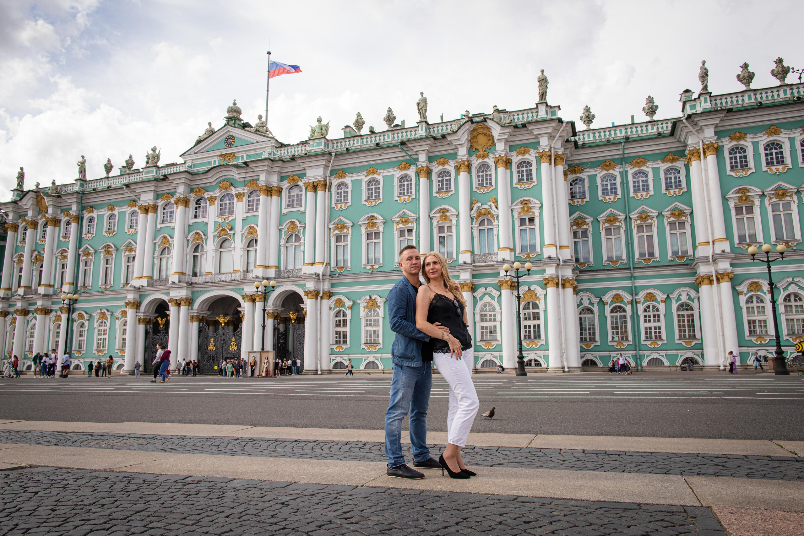 Марина и Сергей прогулка по достопримечательностям СПб. Фотограф и Видеограф в Санкт-Петербурге Алиса Шандрик