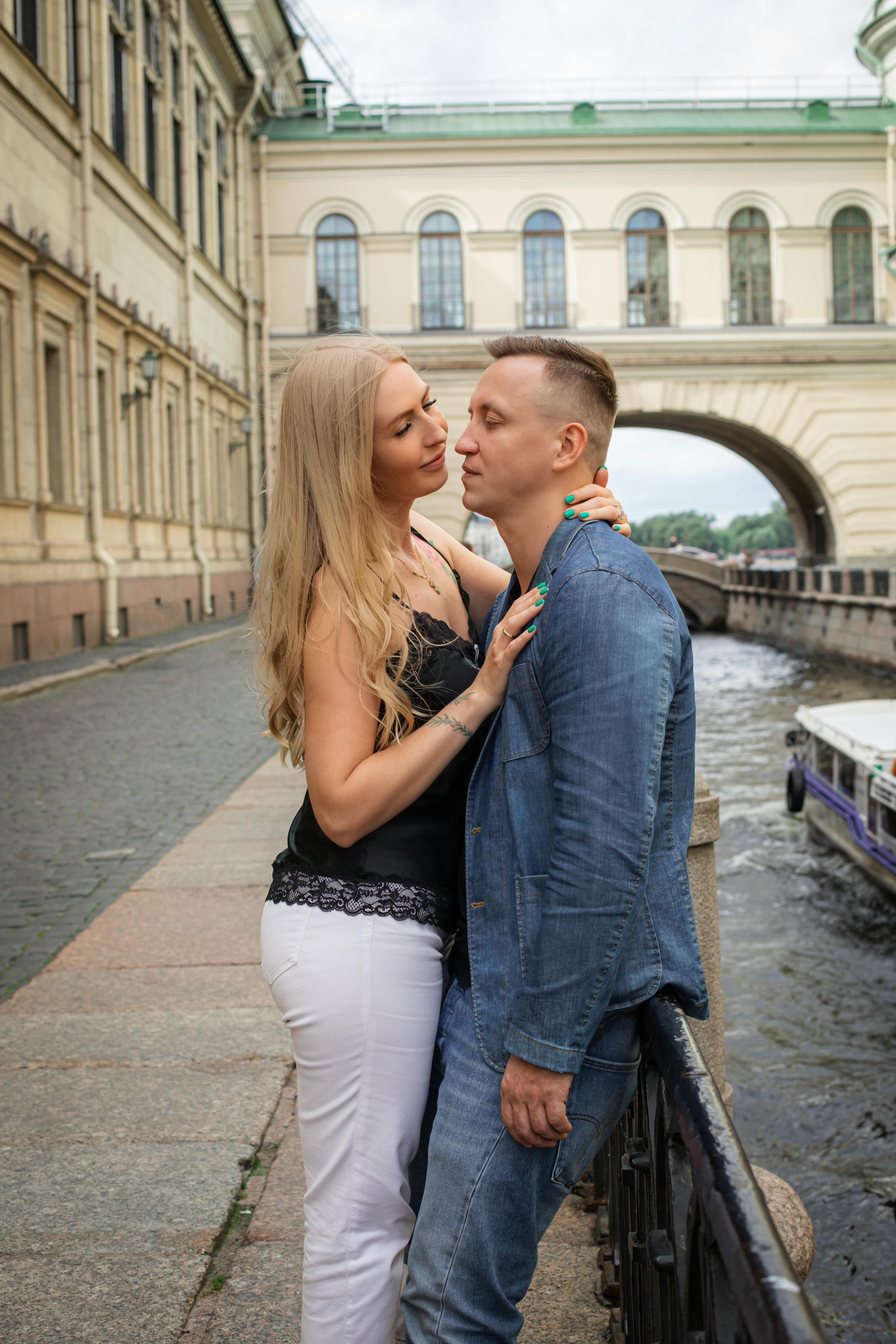 Марина и Сергей прогулка по достопримечательностям СПб. Фотограф и Видеограф в Санкт-Петербурге Алиса Шандрик