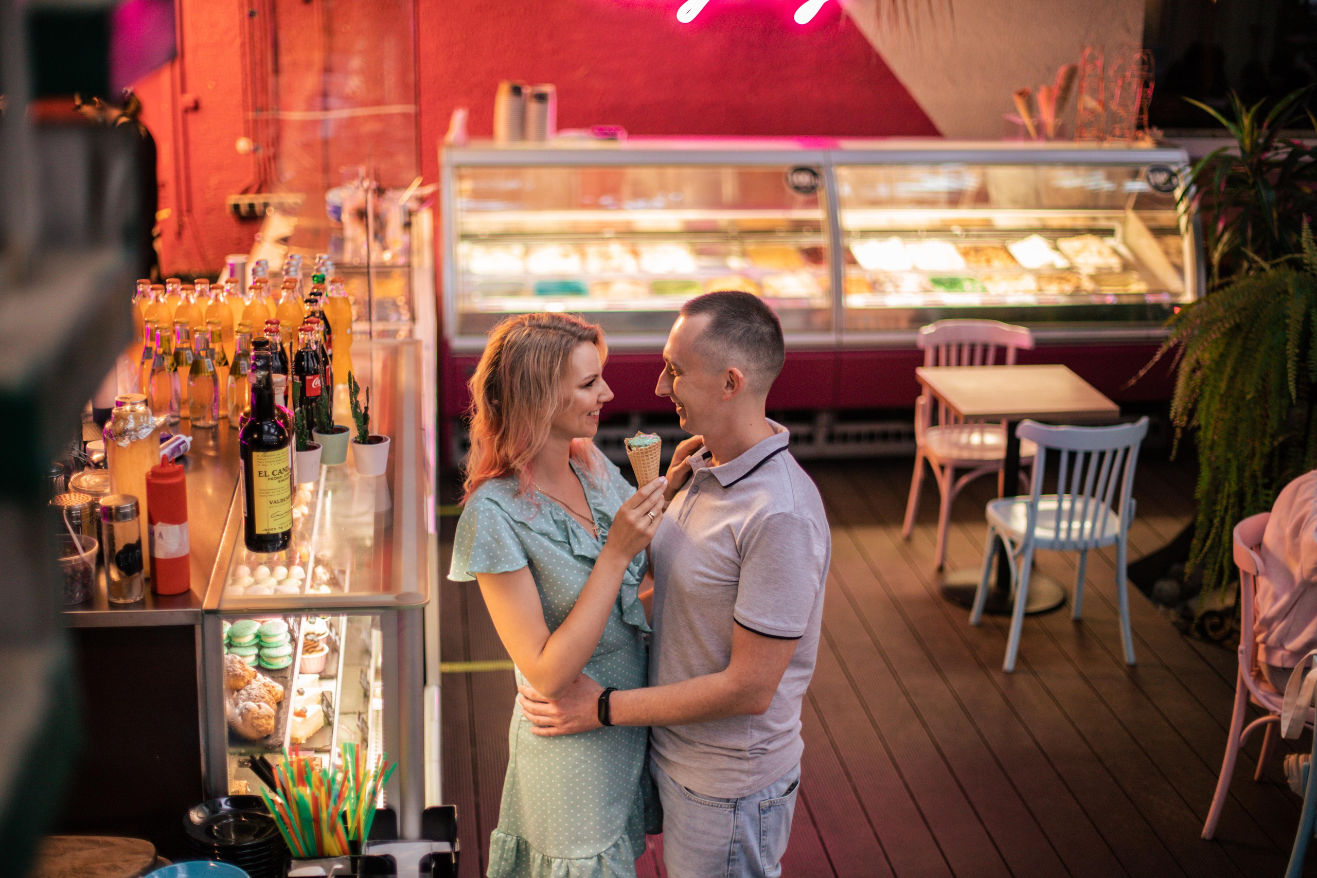 Катя с супругом Петроградка + Шоколад бар. Фотограф и Видеограф в Санкт-Петербурге Алиса Шандрик