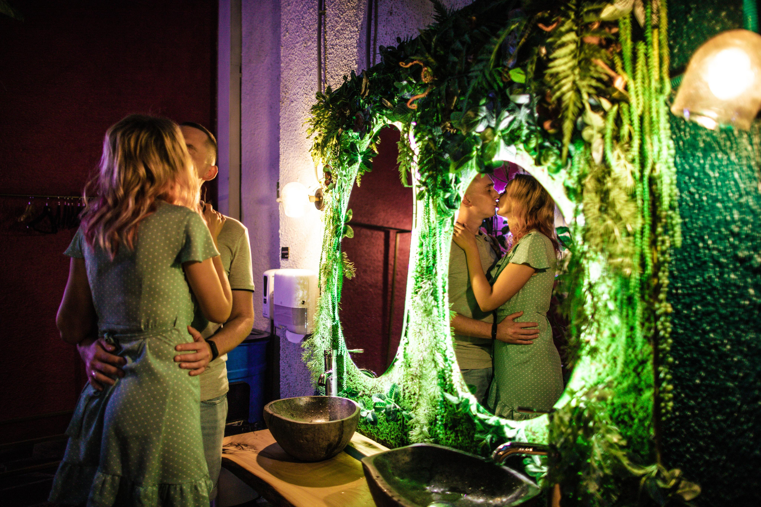 Катя с супругом Петроградка + Шоколад бар. Фотограф и Видеограф в Санкт-Петербурге Алиса Шандрик